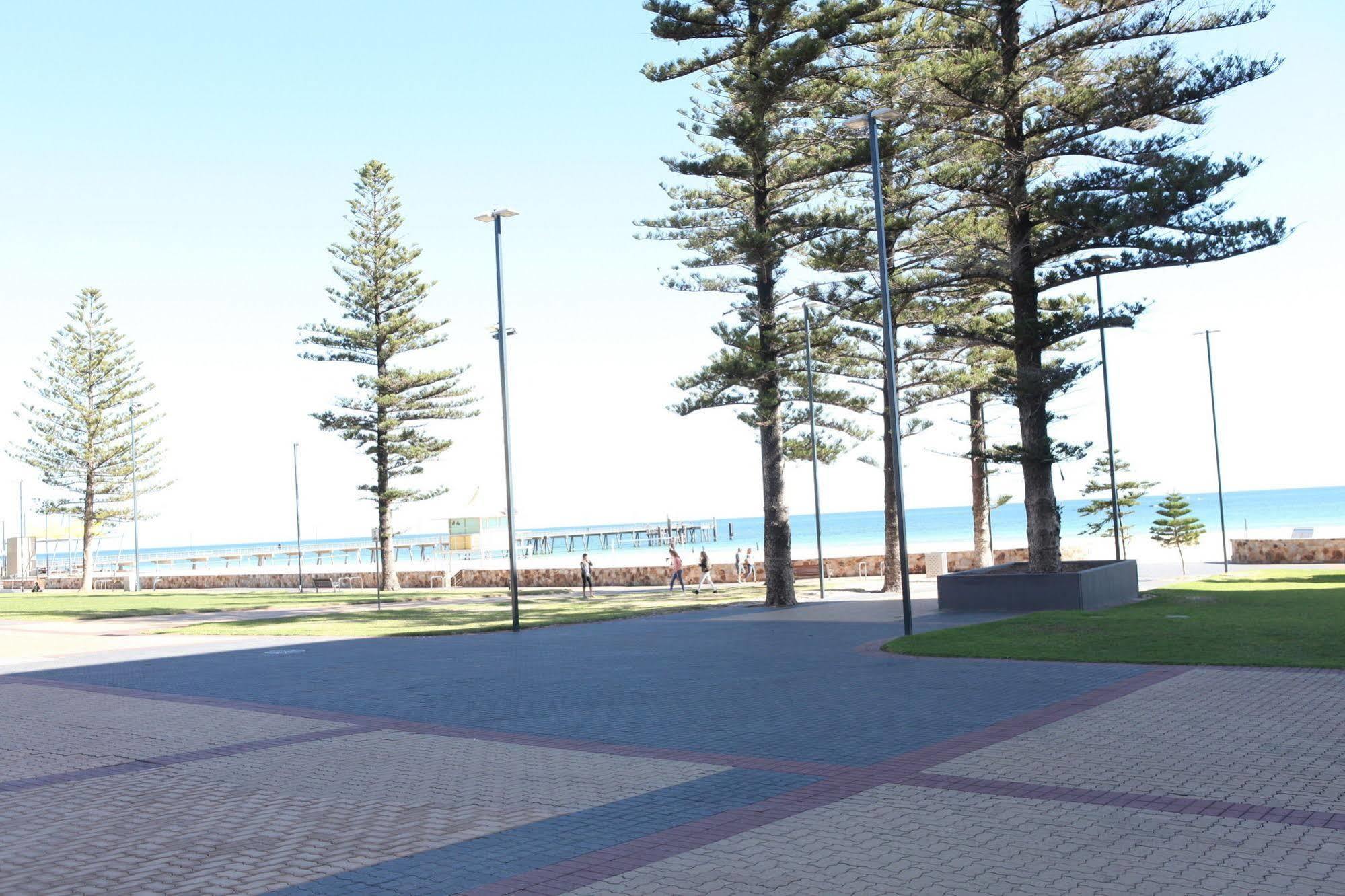 Glenelg Beachside Aparthotel