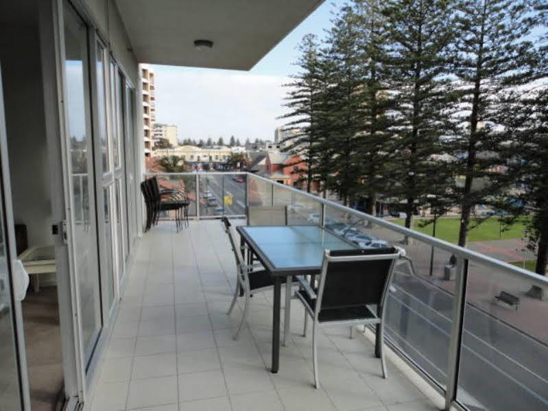 Glenelg Beachside