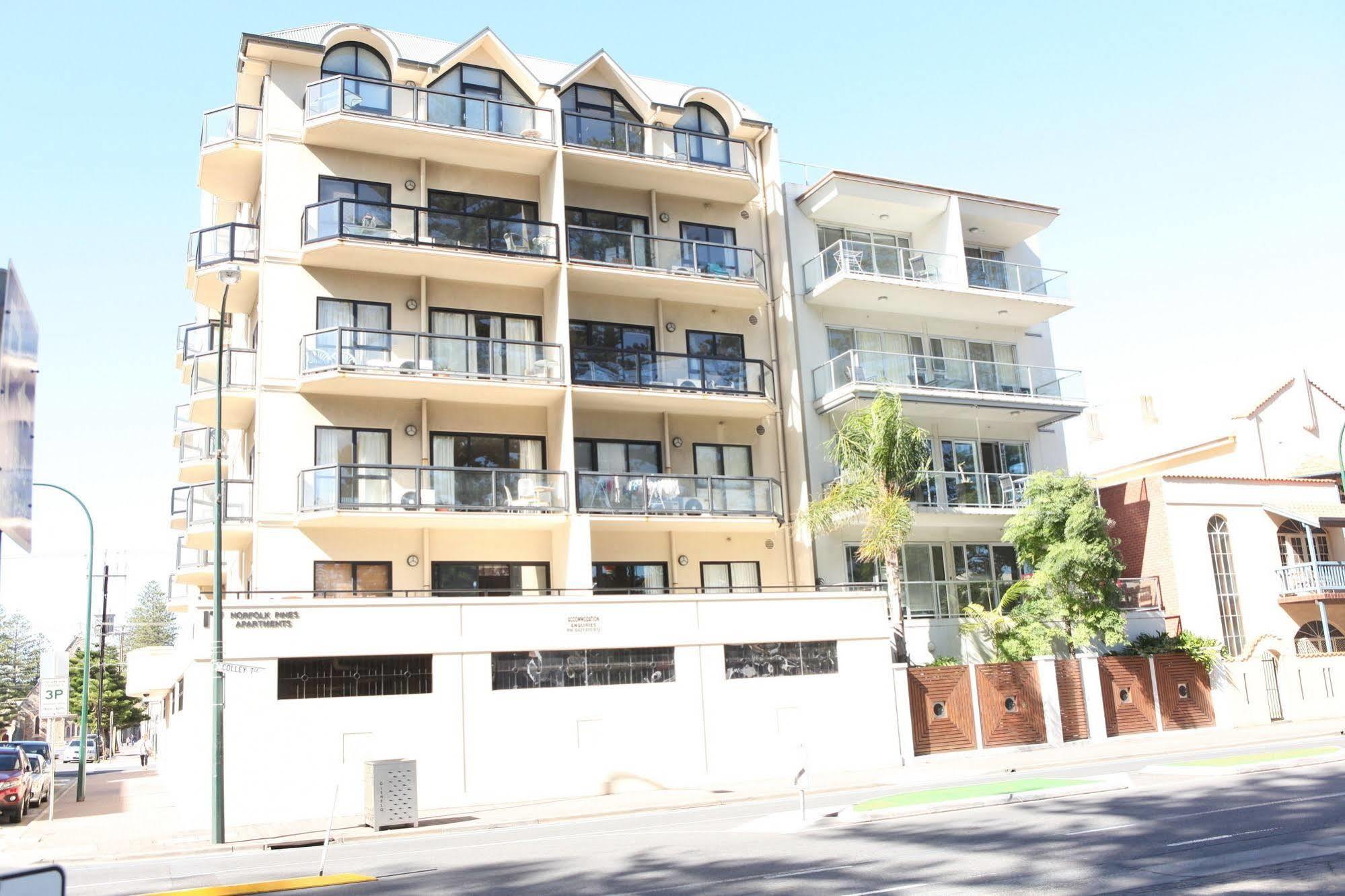 Glenelg Beachside Aparthotel 4*