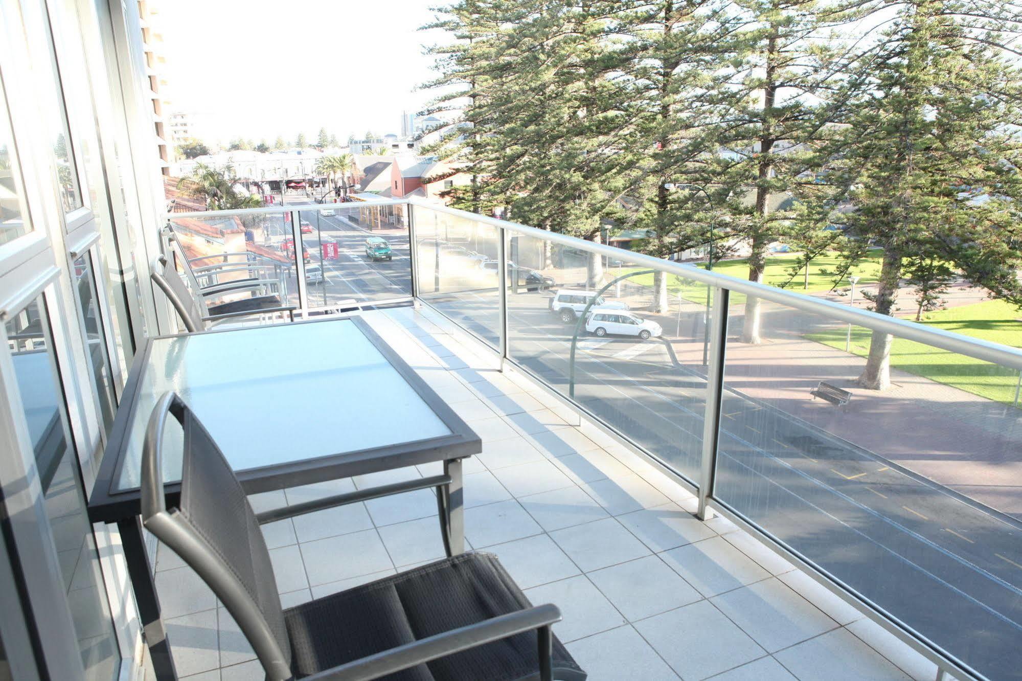 Glenelg Beachside Aparthotel
