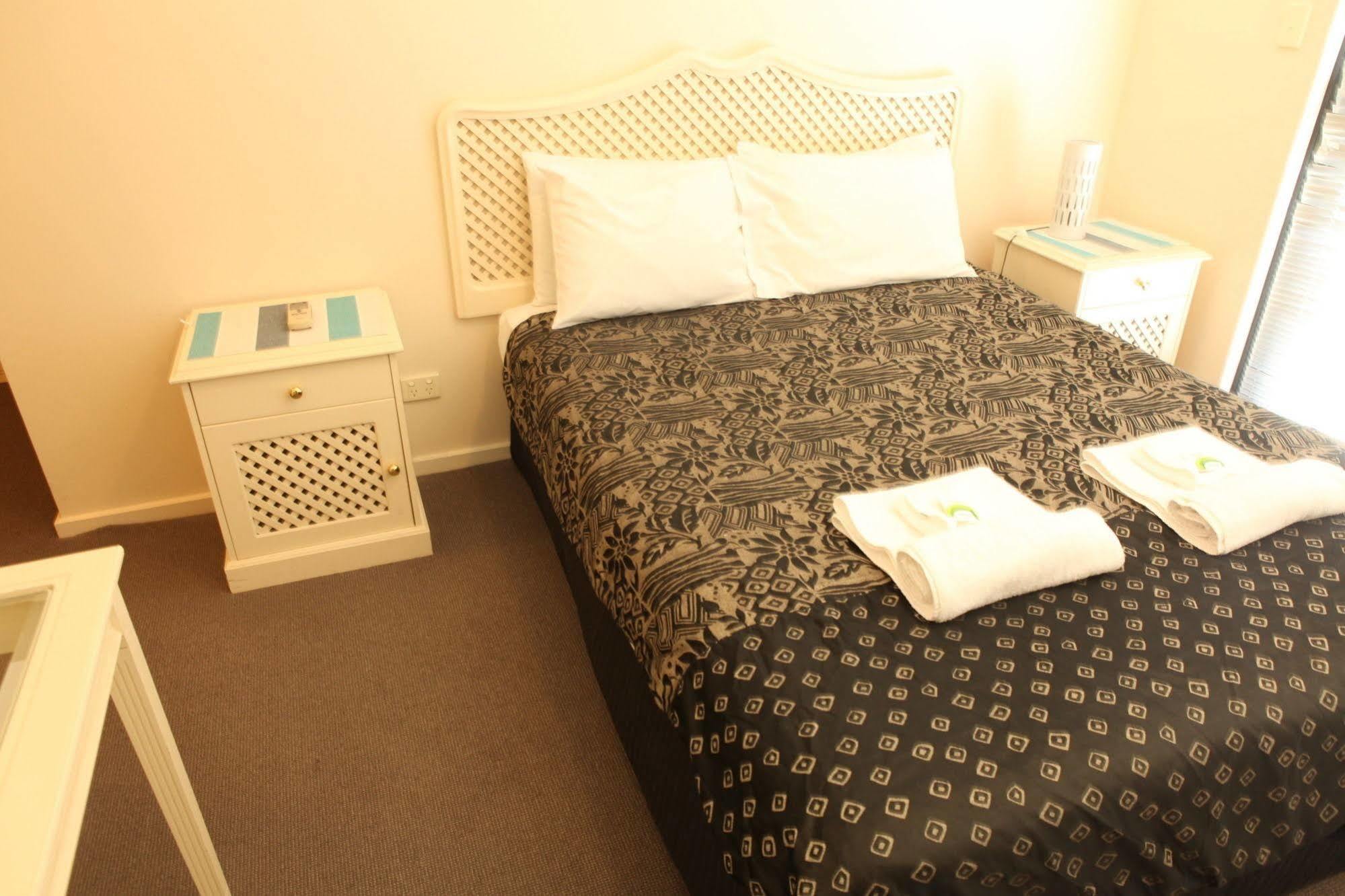 Glenelg Beachside Aparthotel