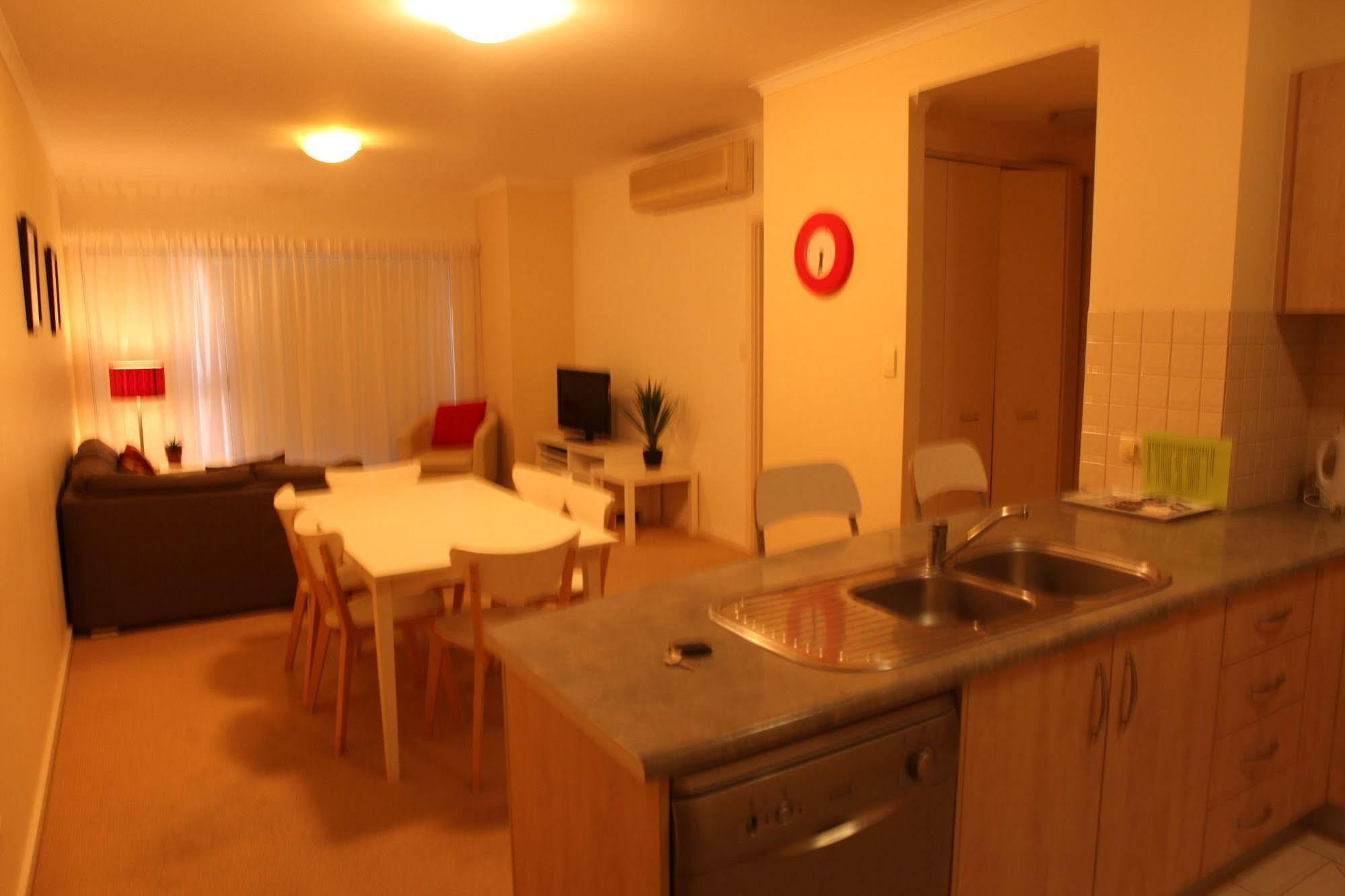 Glenelg Beachside Aparthotel