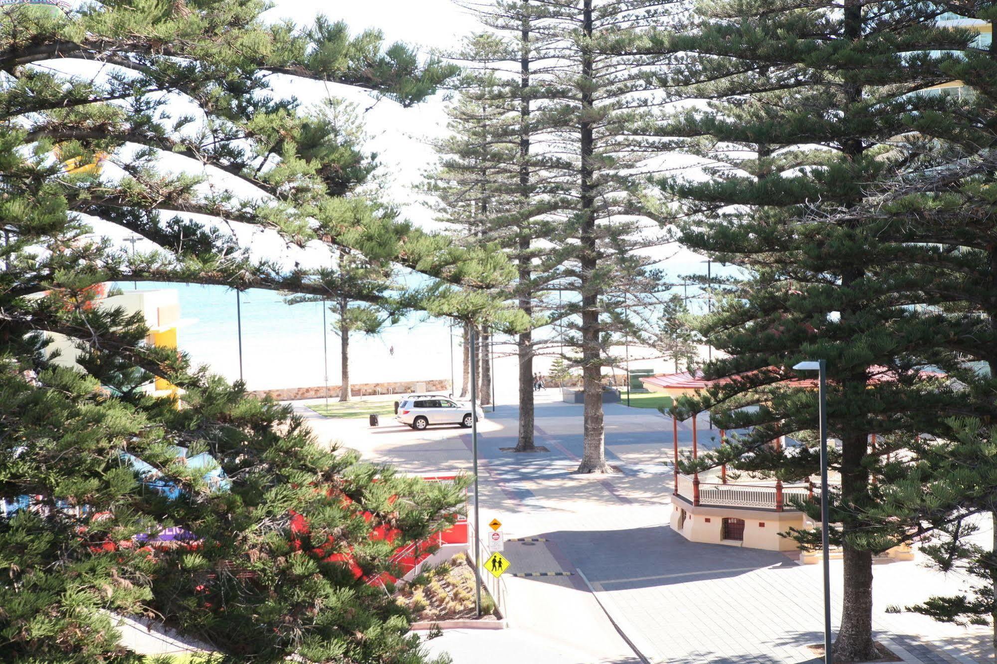 Glenelg Beachside