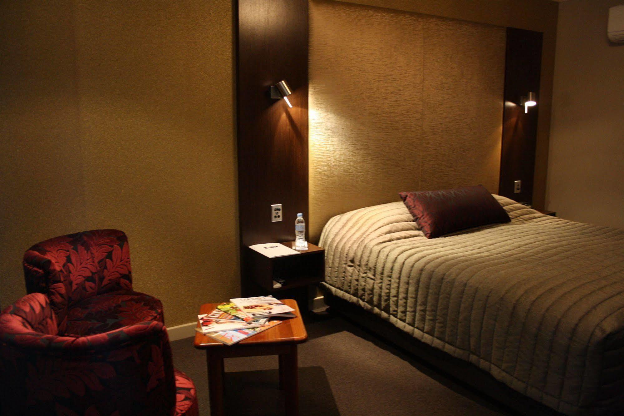Tonsley Hotel 3*