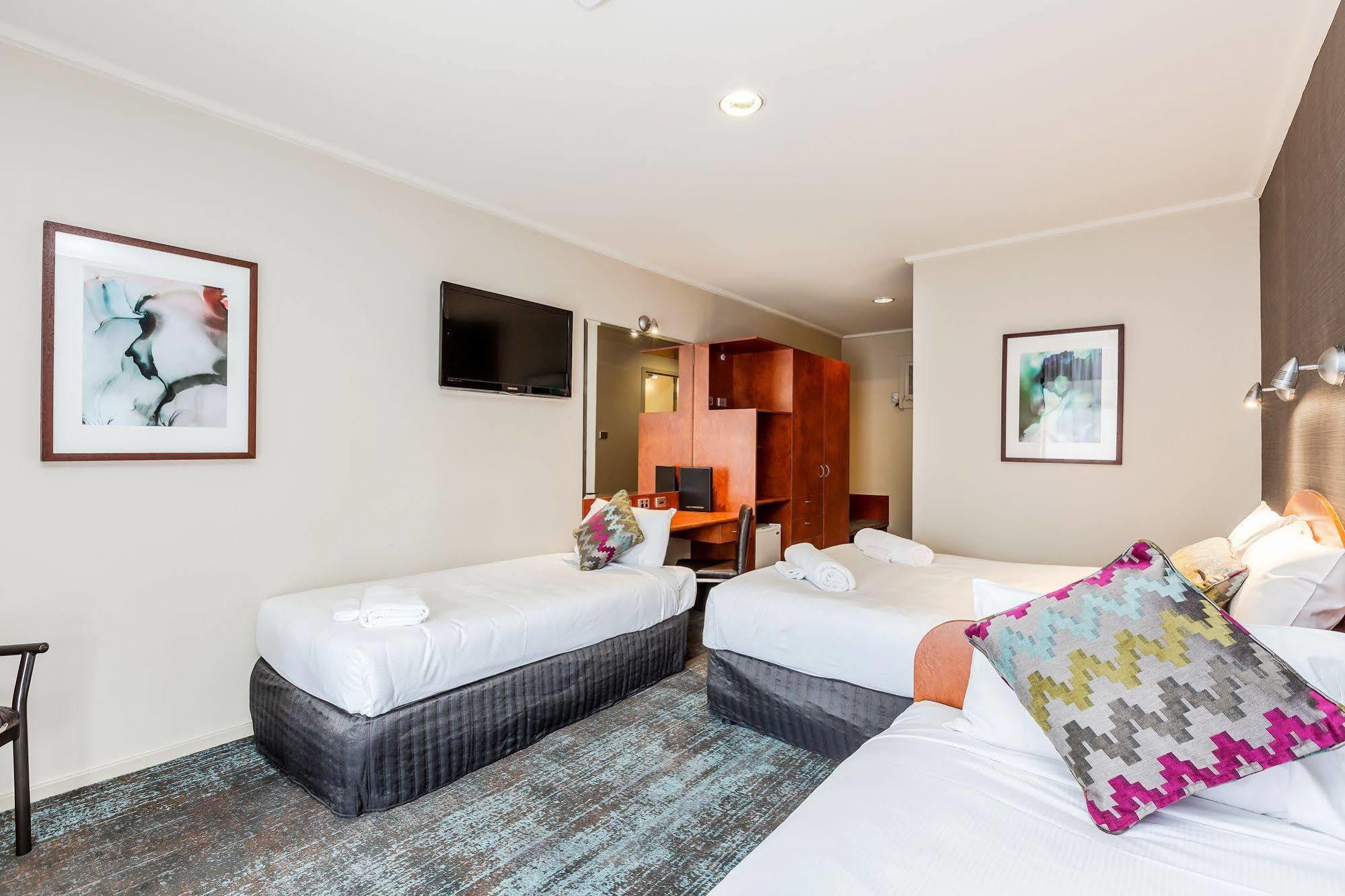 Tonsley Hotel 3*