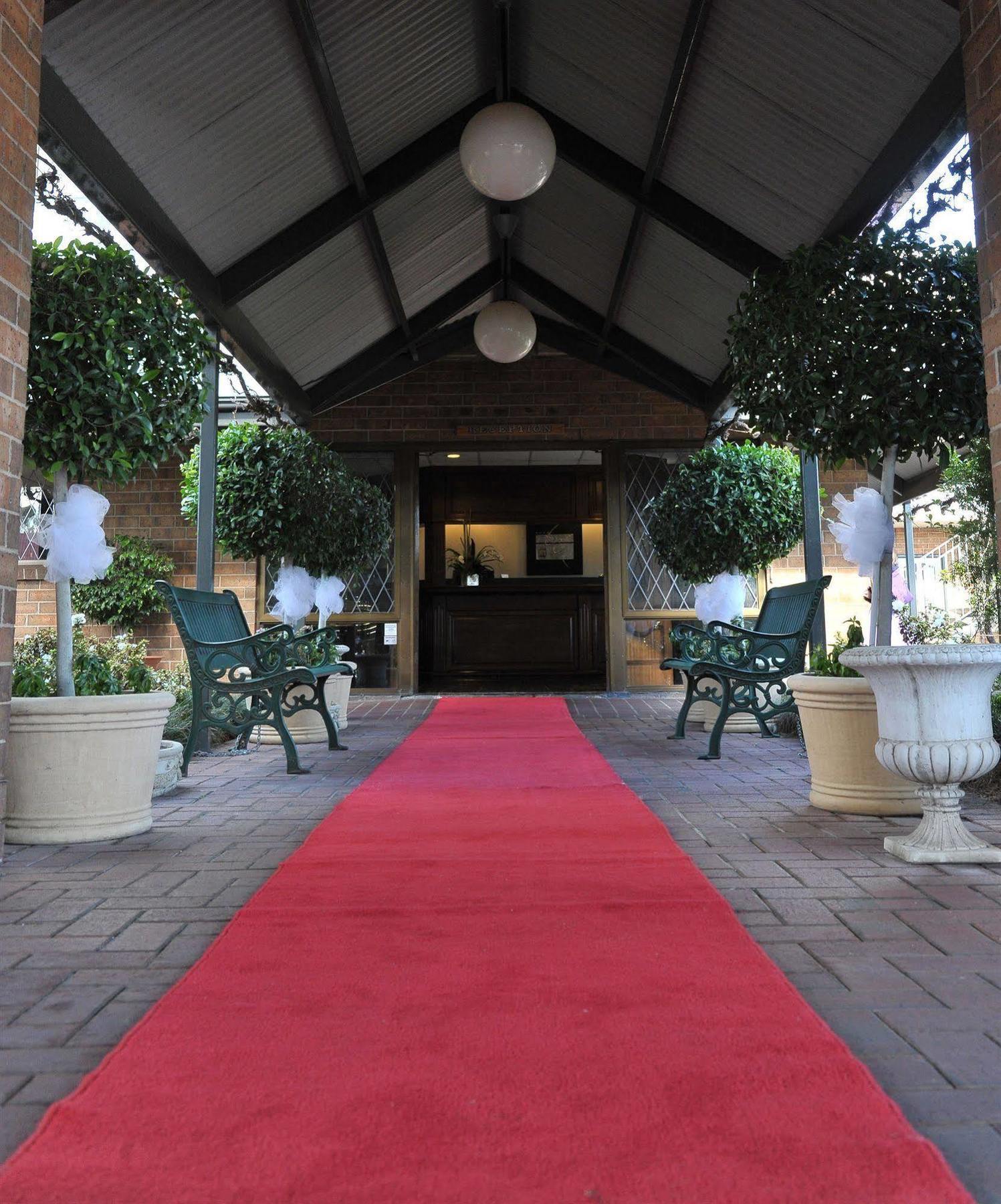 Ibis Styles Manor 4*