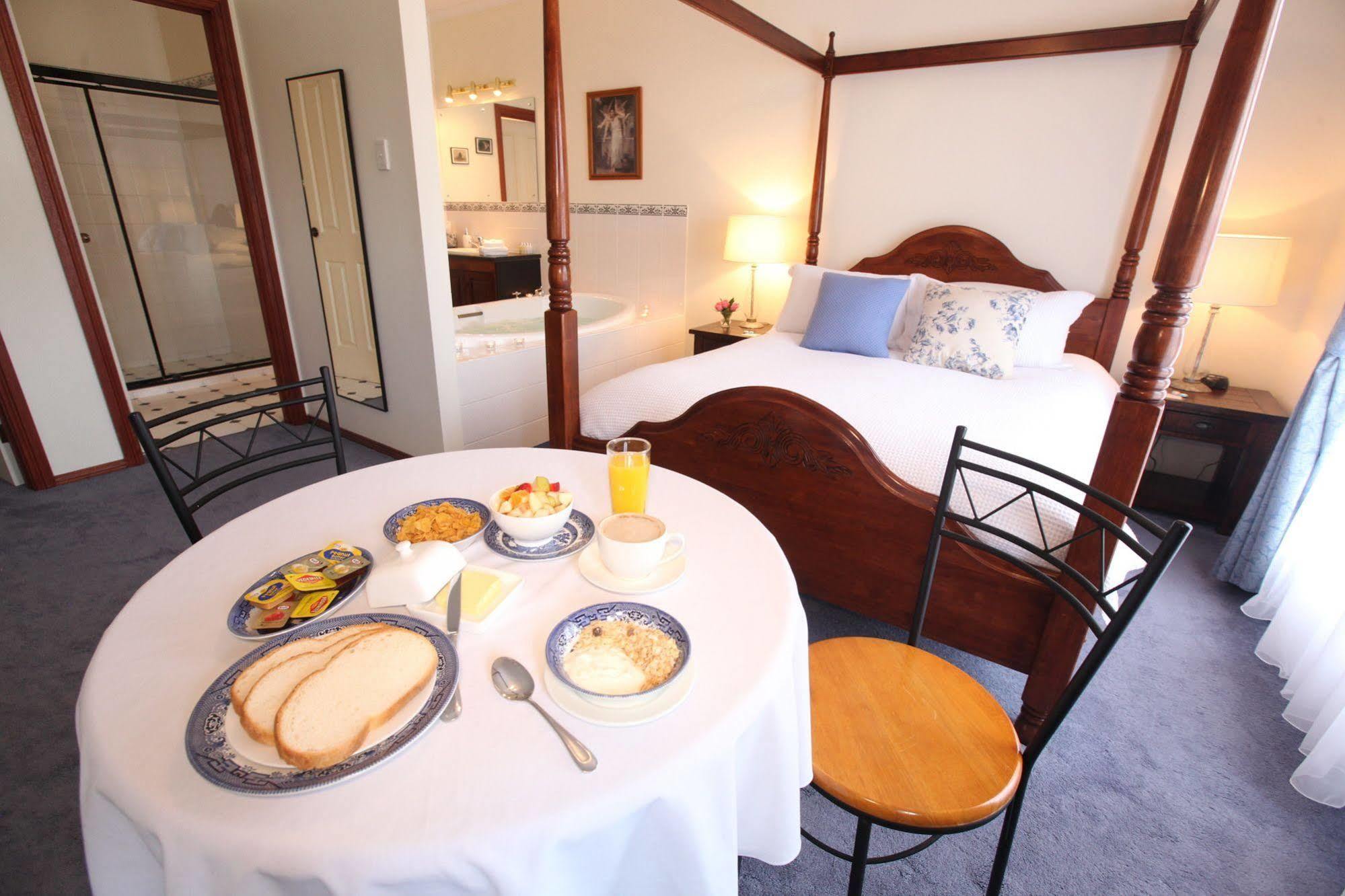 Wine And Roses Bed & Breakfast