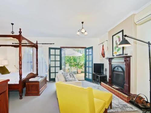 Bed & Breakfast Wine And Roses Adelaide