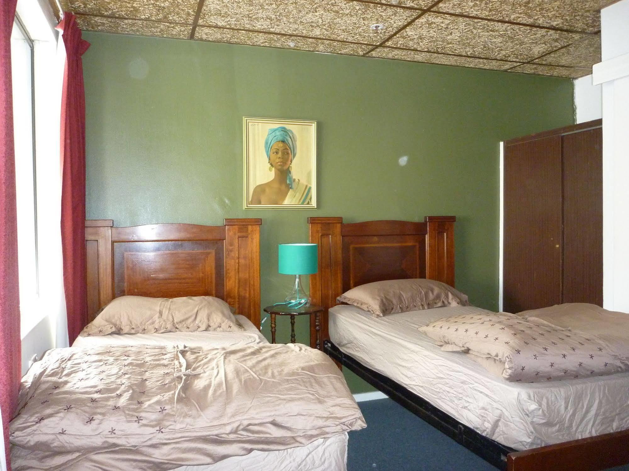 Travellers Backpackers * Adelaide