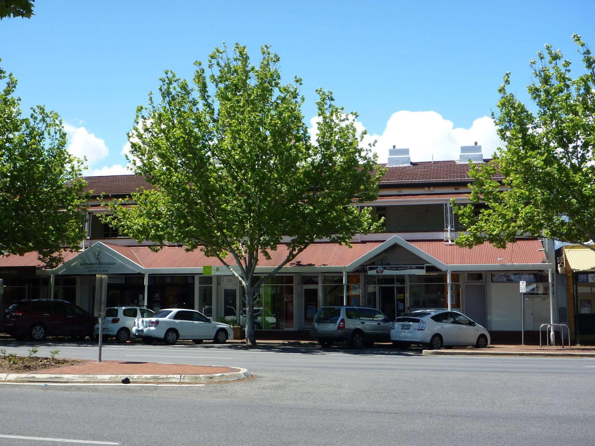 Travellers Backpackers Hostel *