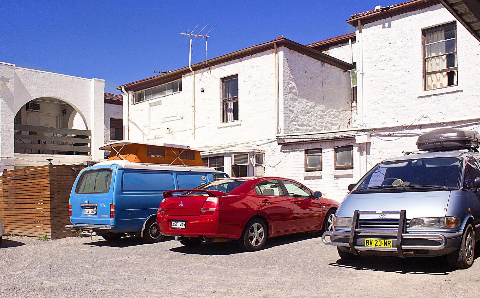Travellers Backpackers Albergue *