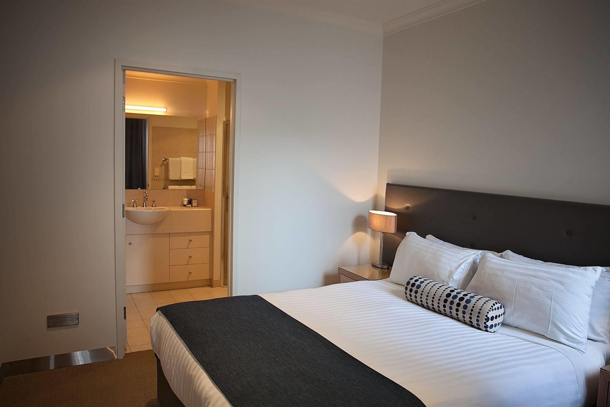 Mawson Lakes Hotel