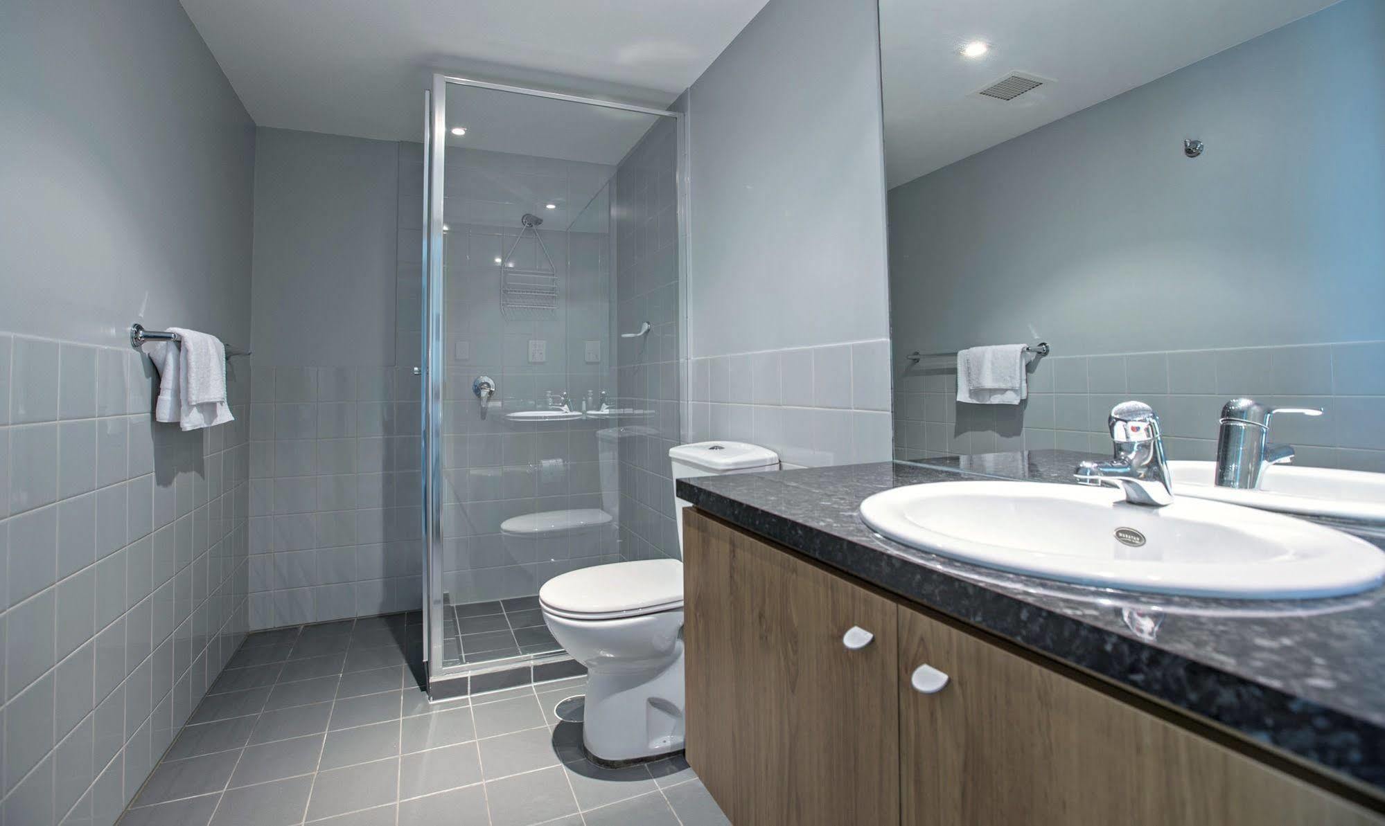 Dress Circle - North Terrace Apartment *