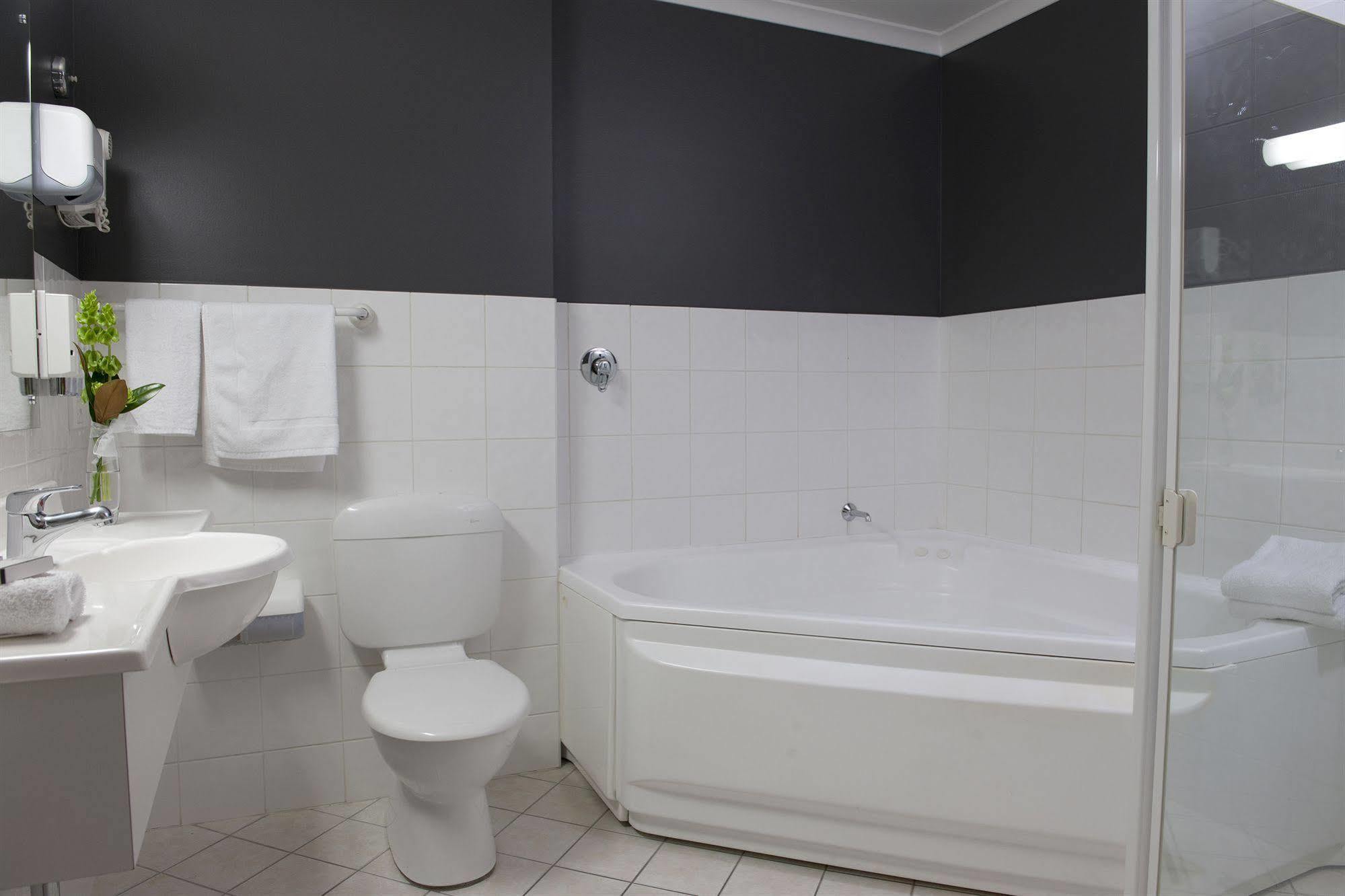 Hotel Riviera Adelaide