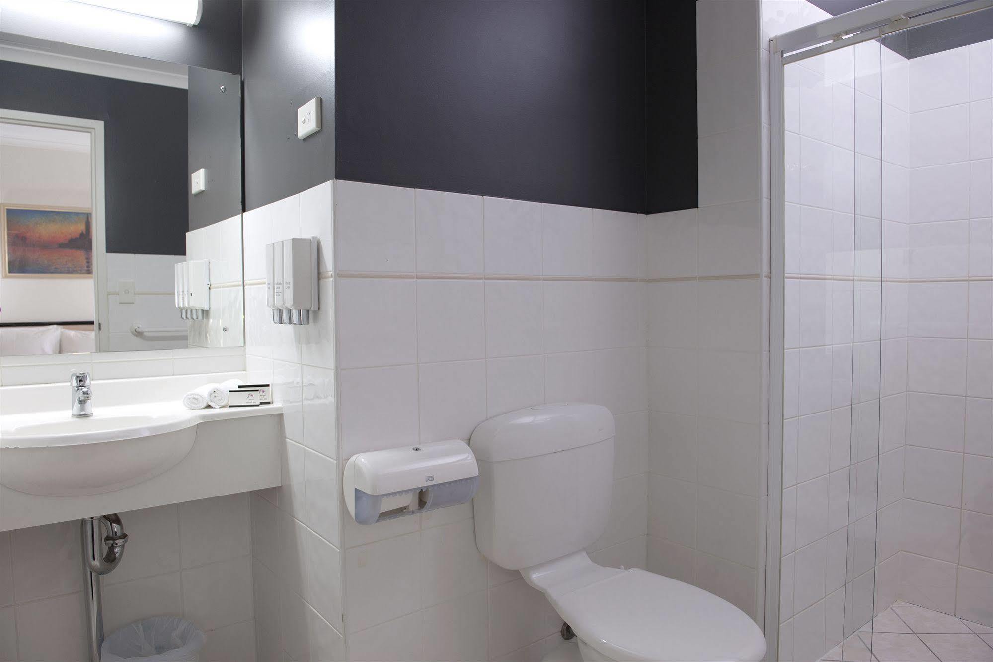 Hotel Riviera Adelaide