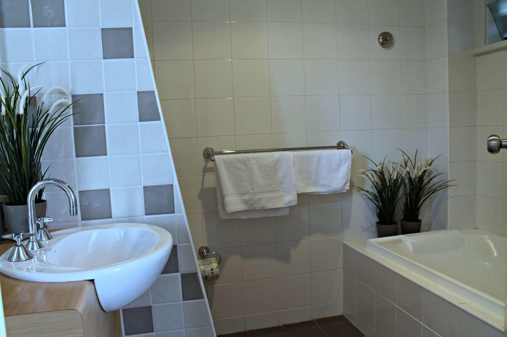 Aparthotel Dress Circle - Ward Street Adelaide
