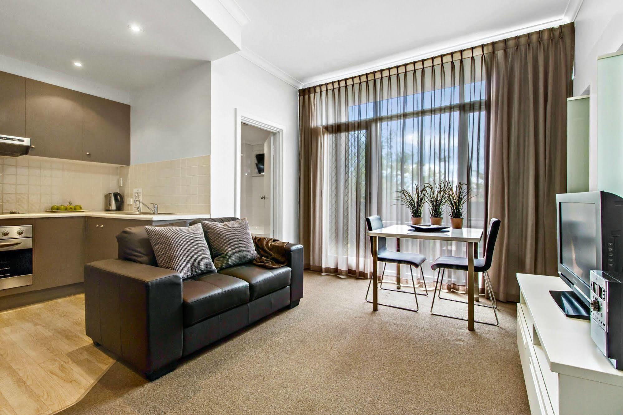 Dress Circle - Ward Street Aparthotel 4*