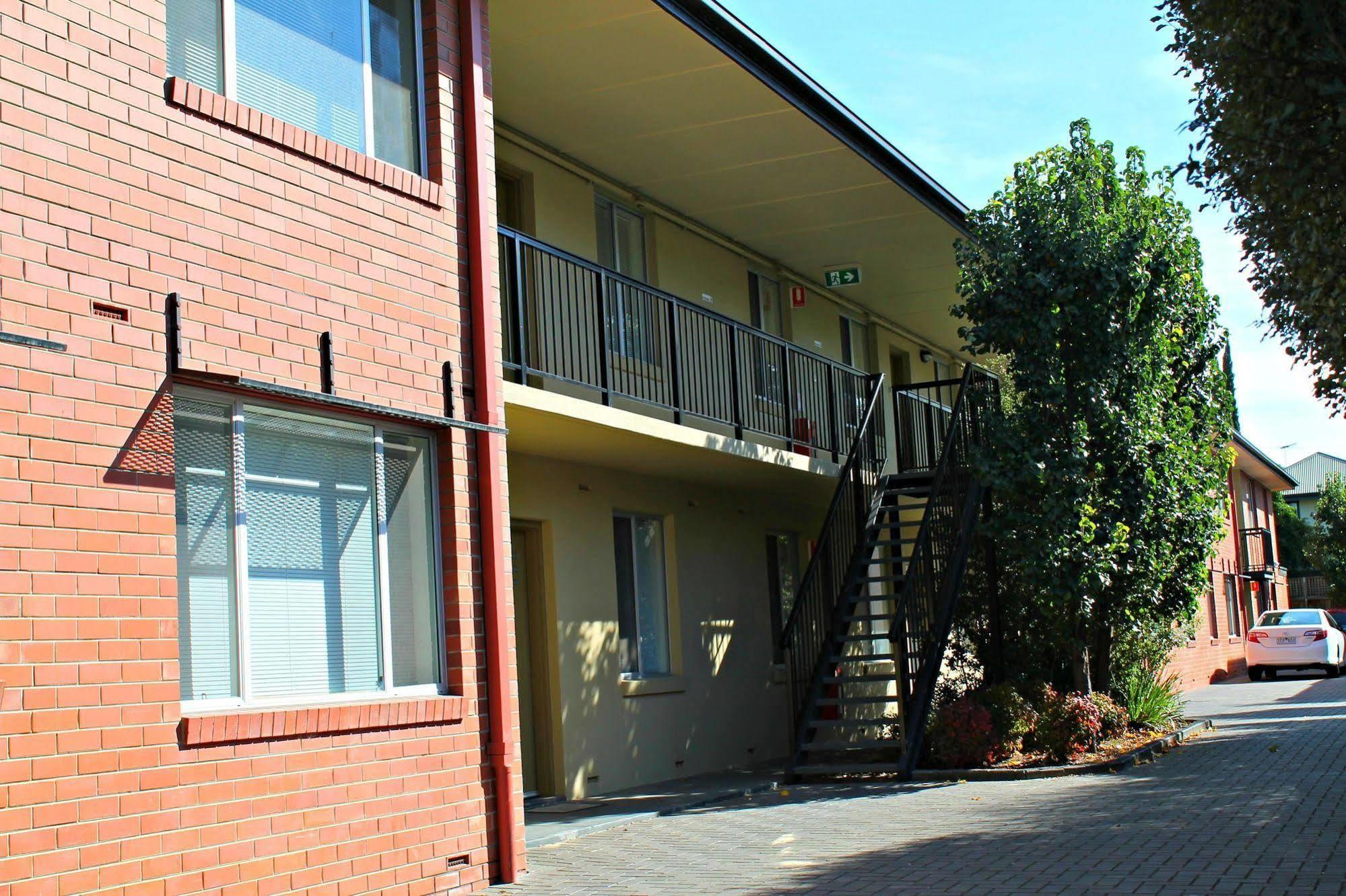 Dress Circle - Childers Street 4*