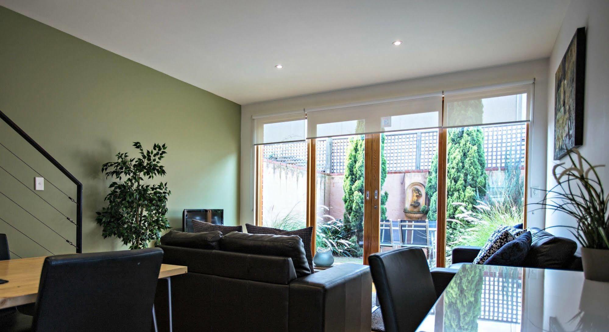 Apartment Dress Circle *