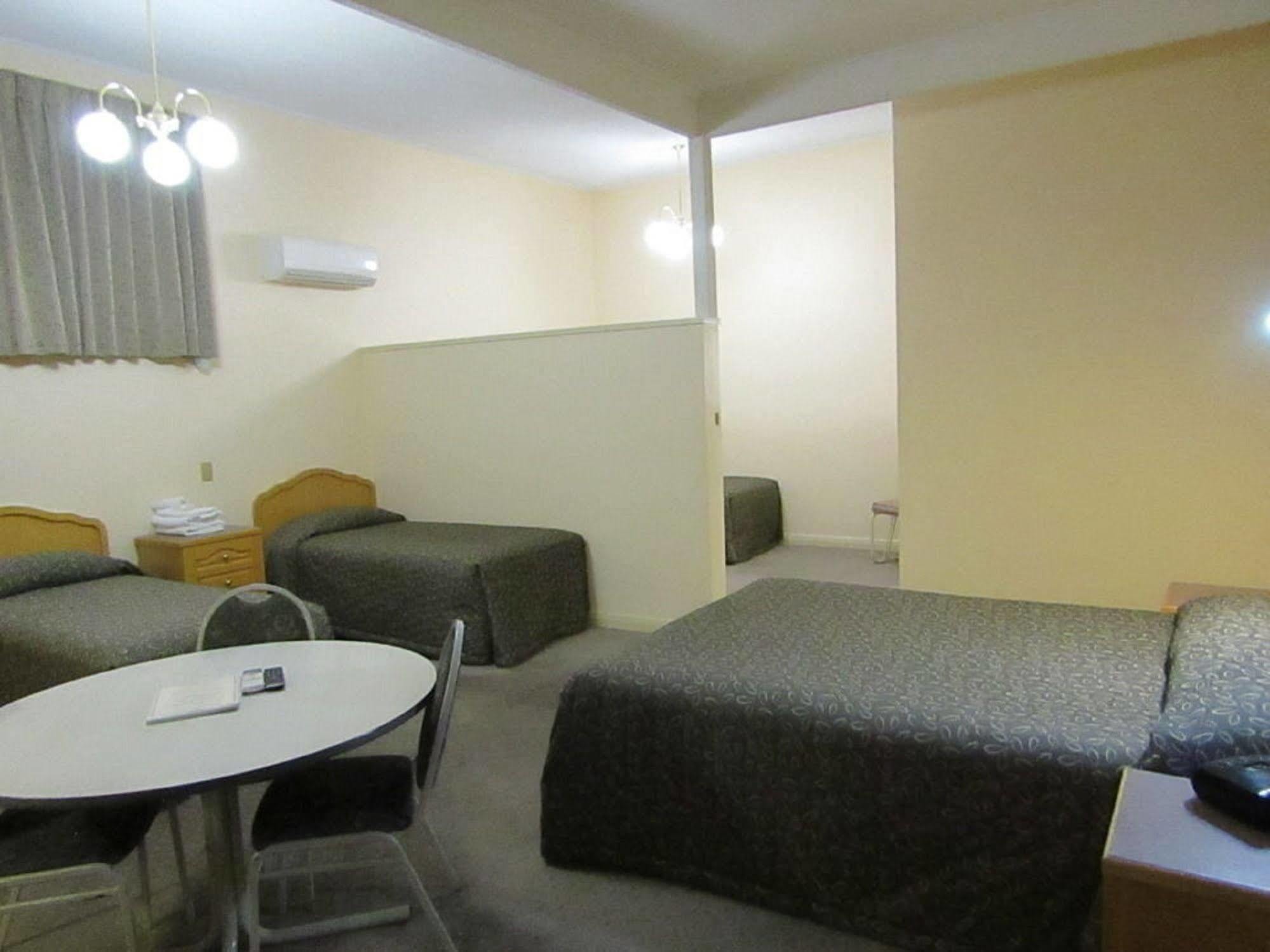 Glenelg Motel