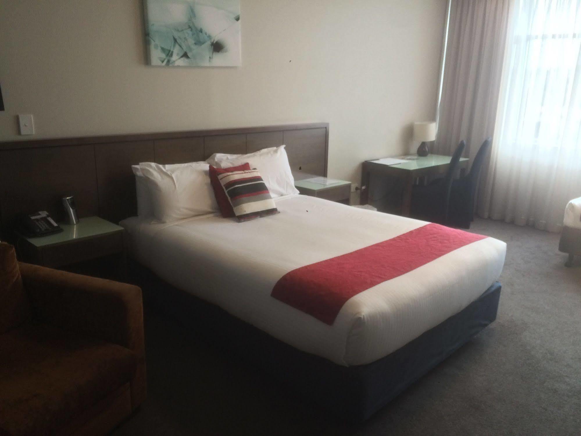 Sfera's Park & Convention Centre Hotel