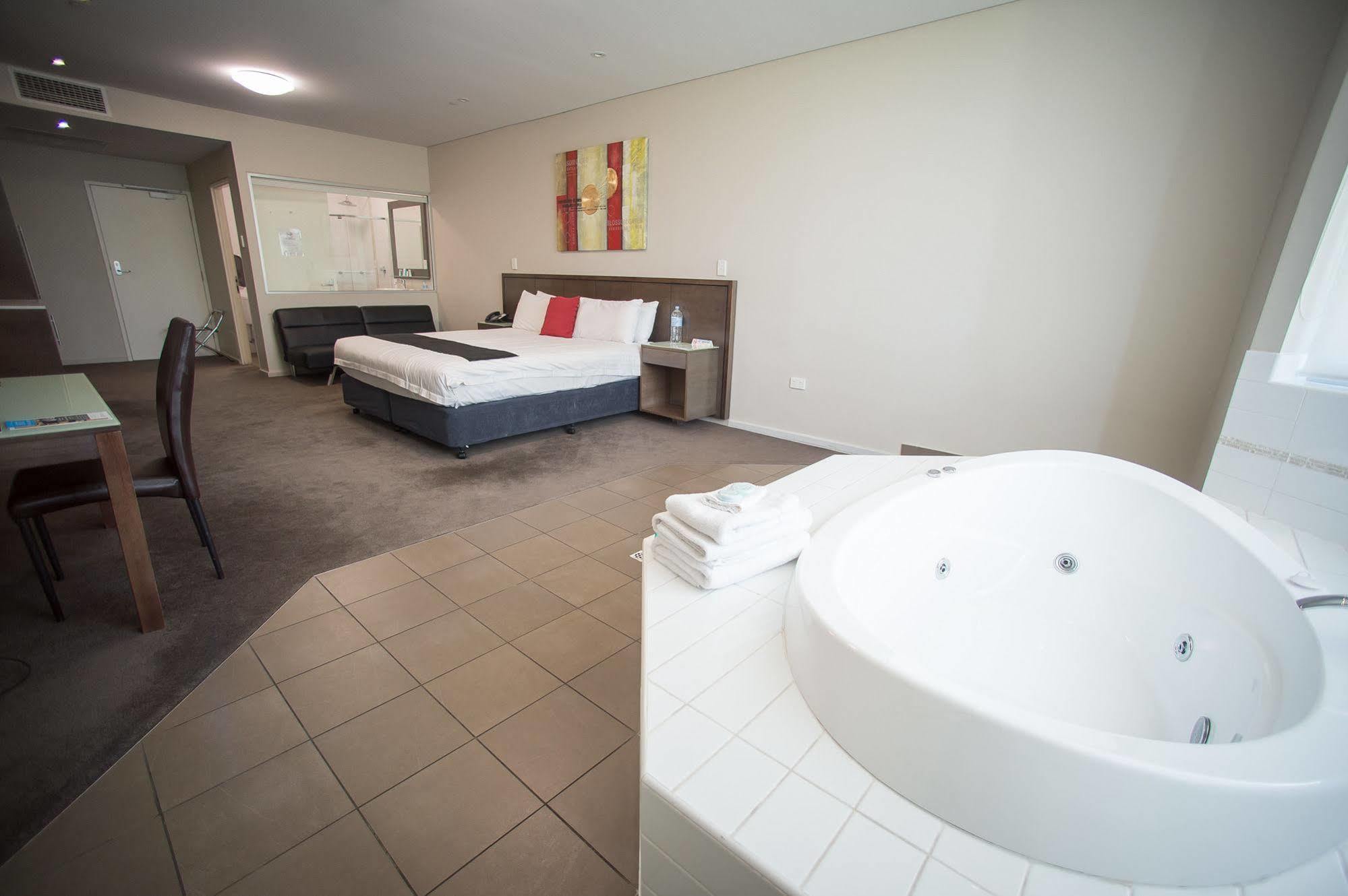 Sfera's Park & Convention Centre Hotel 4*