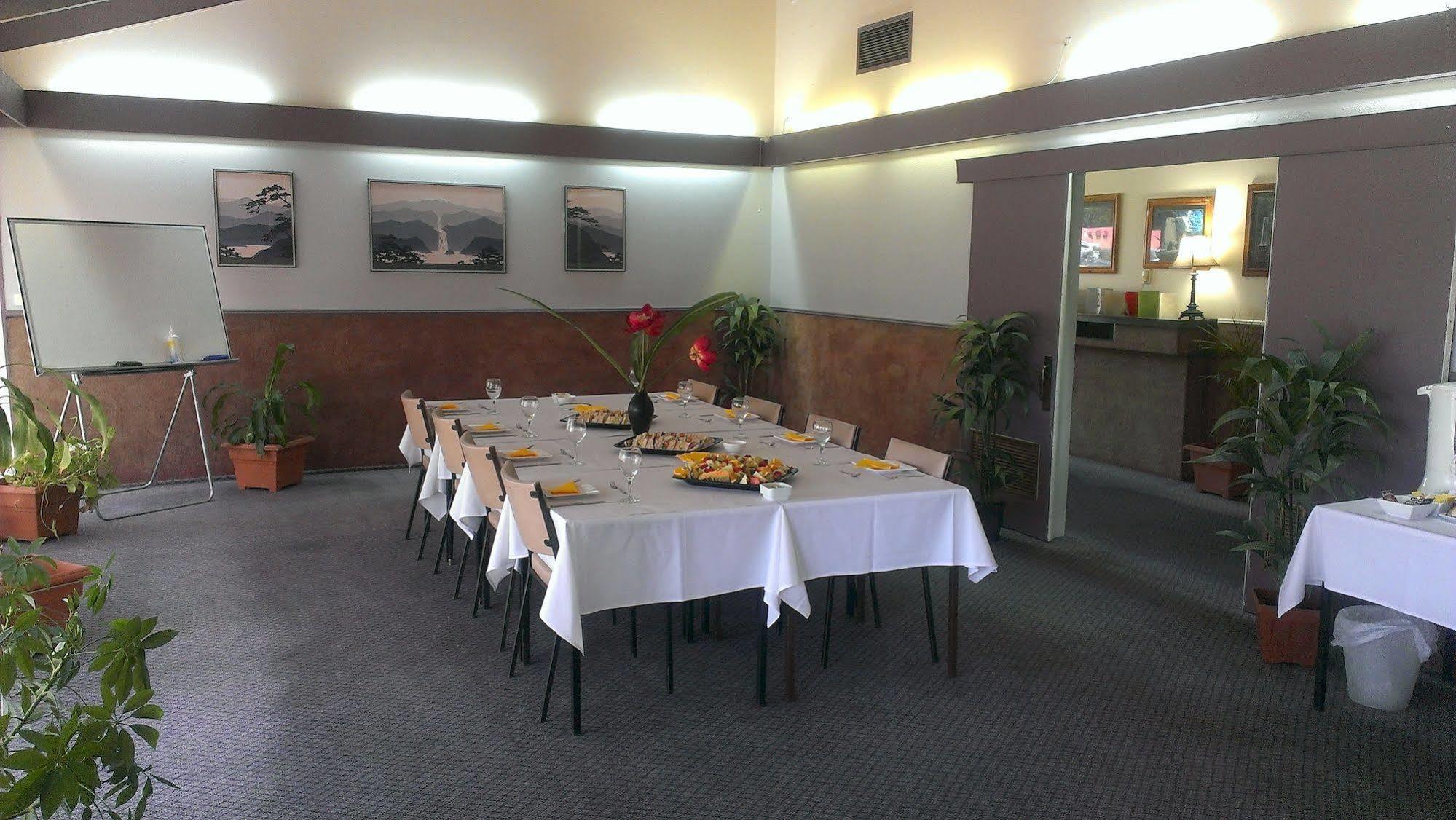 Lindy 3* Adelaide