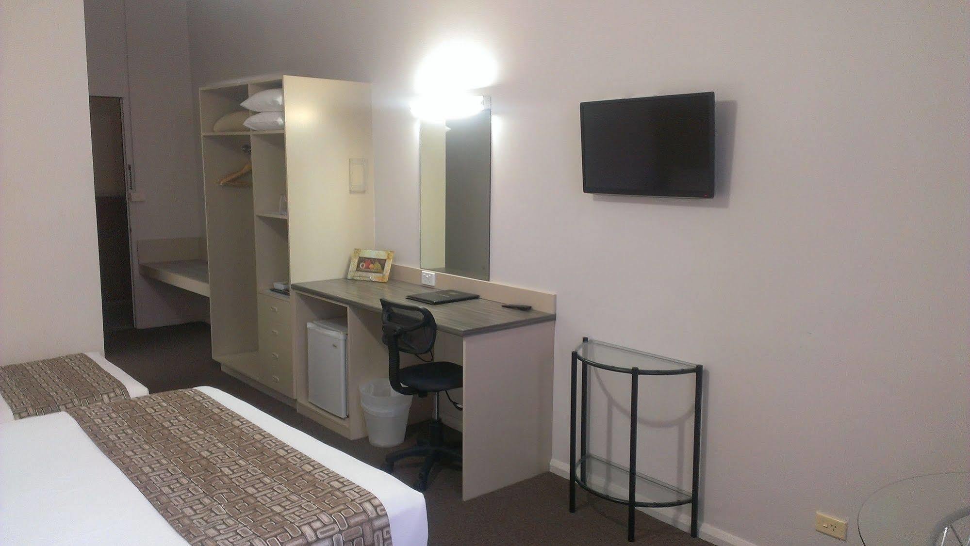 Lindy 3* Adelaide