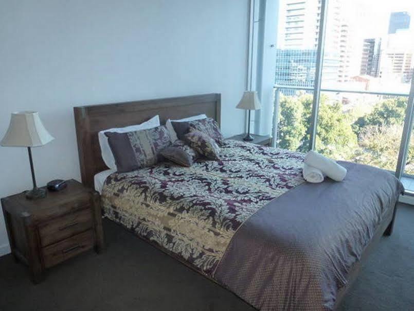 Luxury In The Sky On Hindmarsh Square Apartment