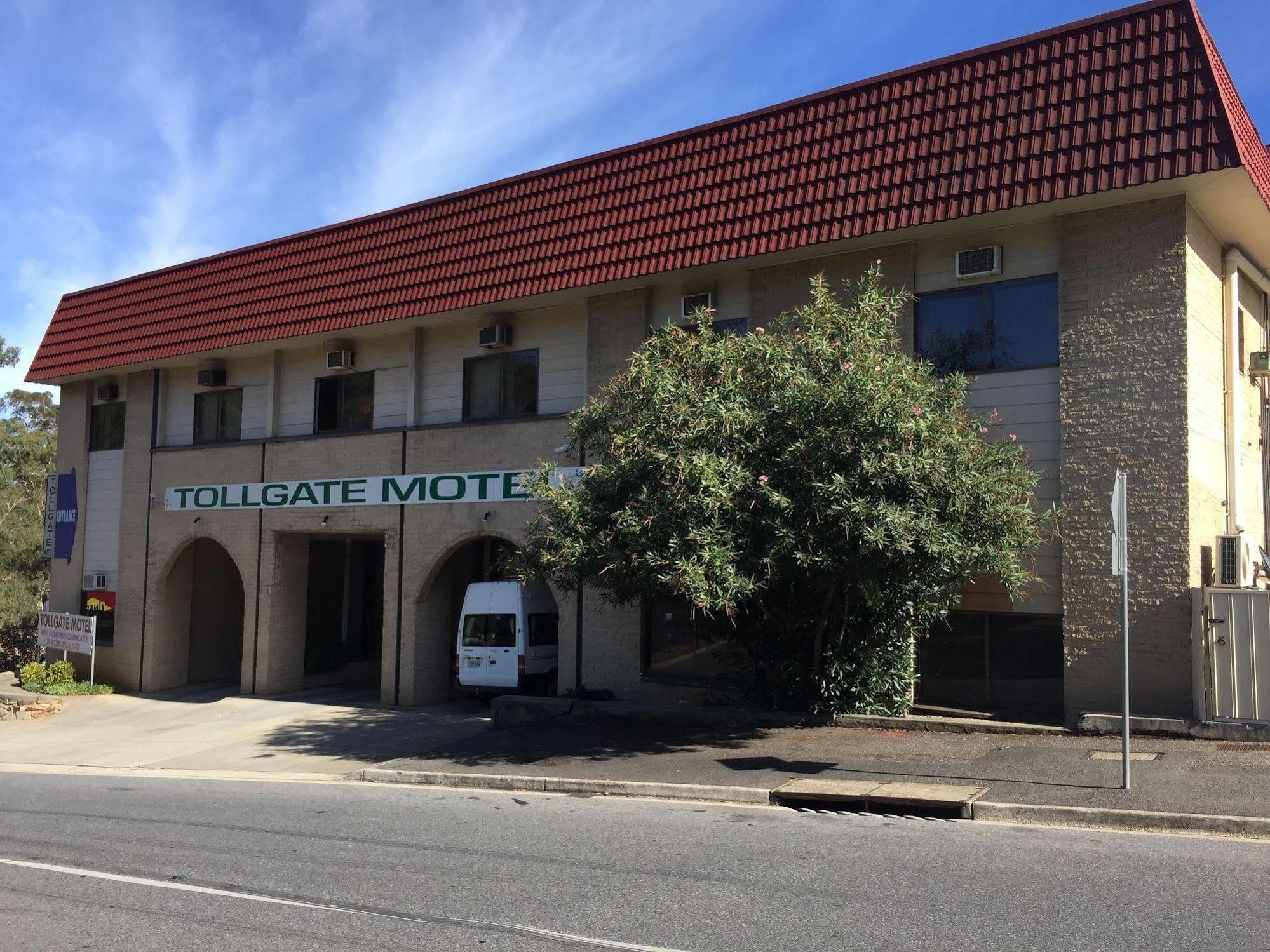Tollgate 3*