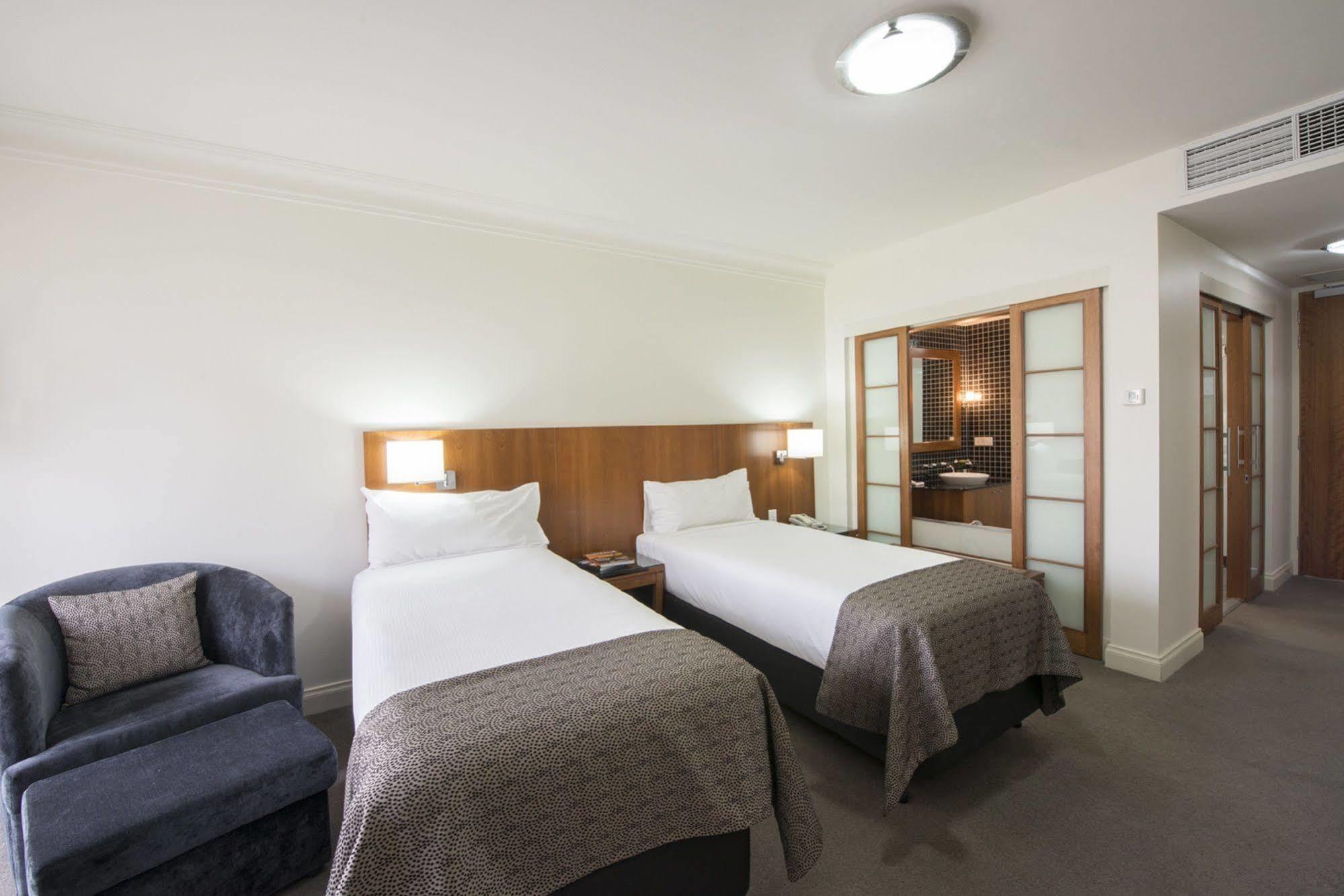 Majestic Roof Garden Hotel Adelaide