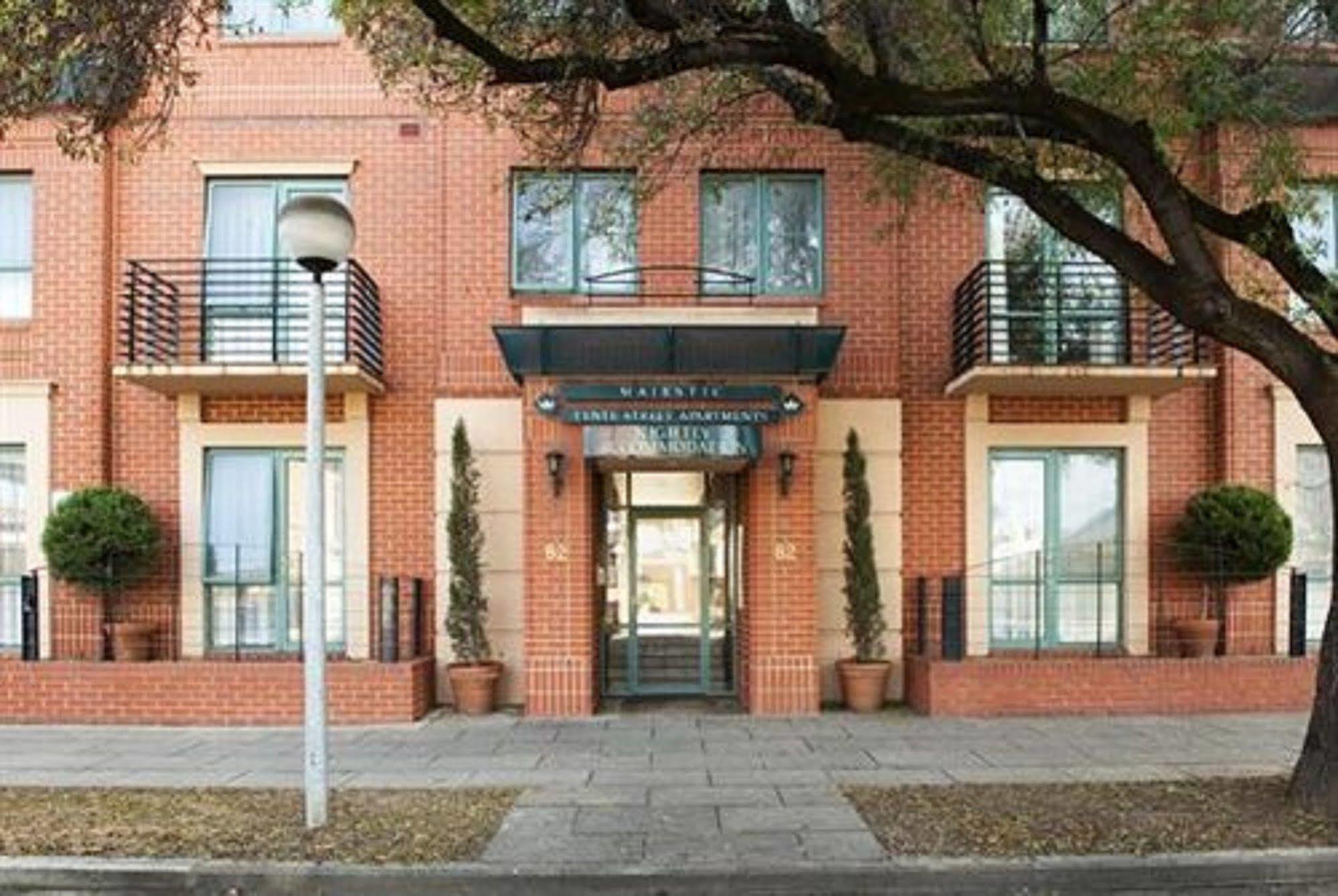 Aparthotel Majestic Tynte Street 4*