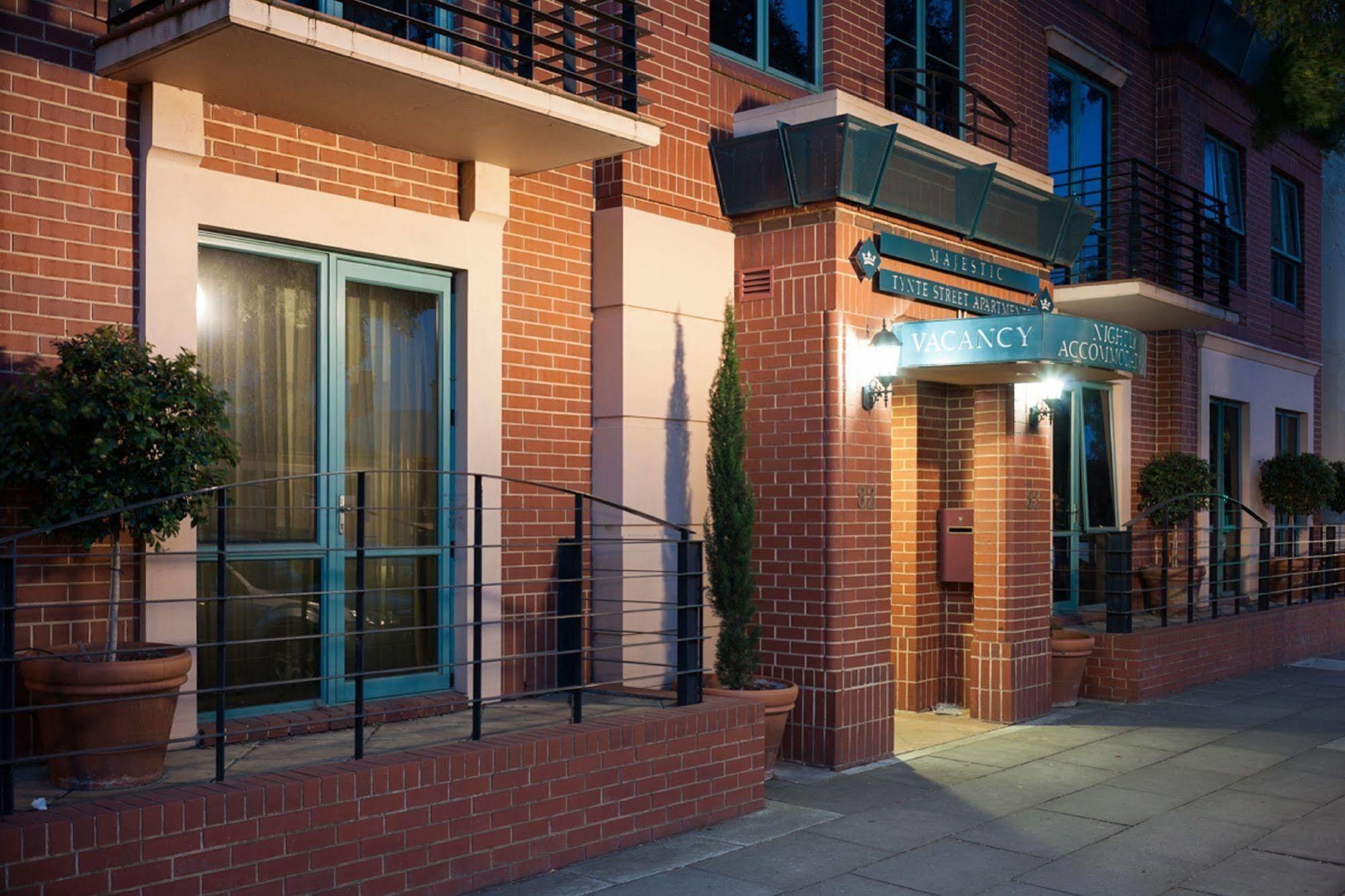 Majestic Tynte Street Aparthotel 4*
