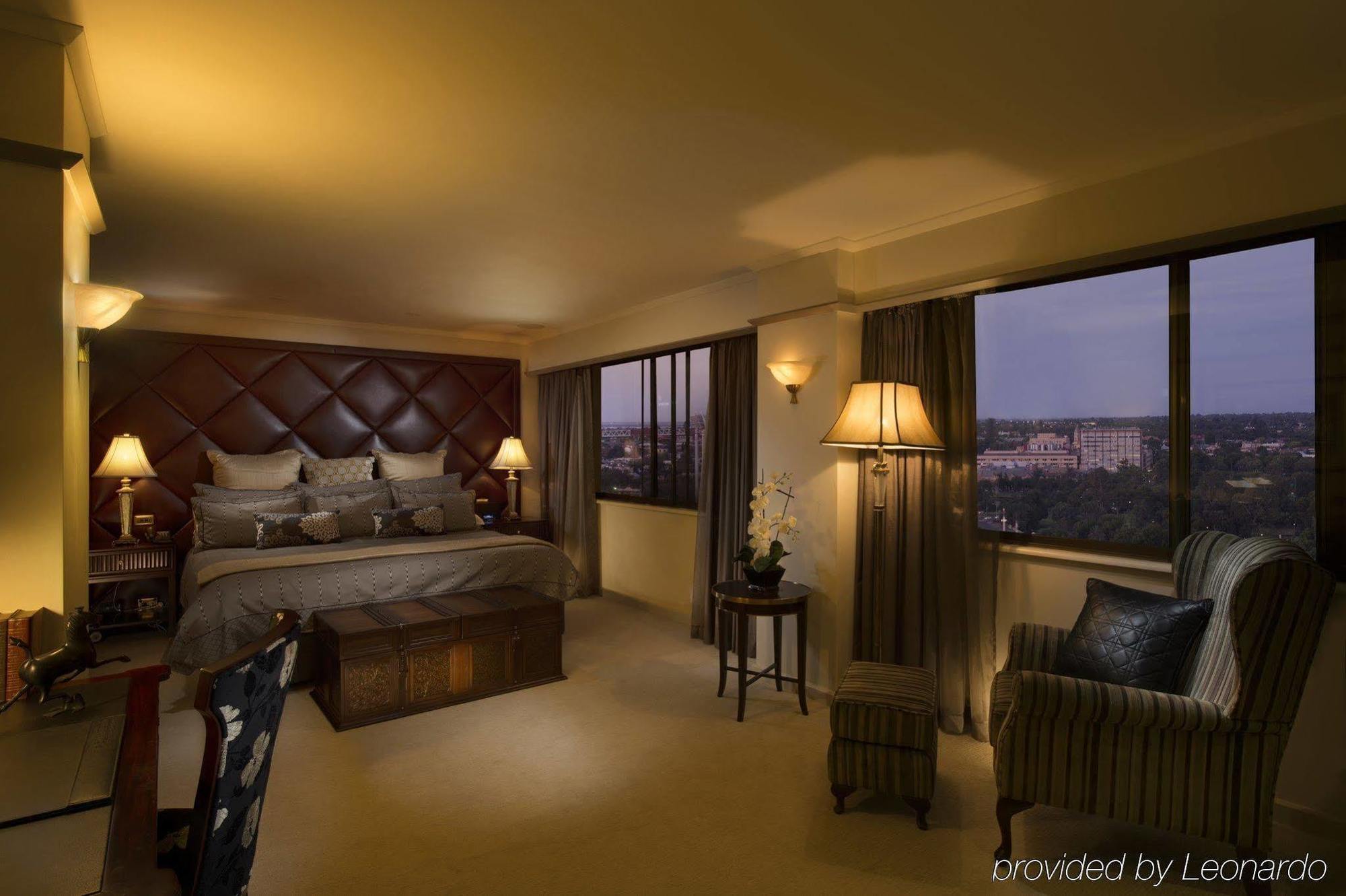 Stamford Plaza 5*