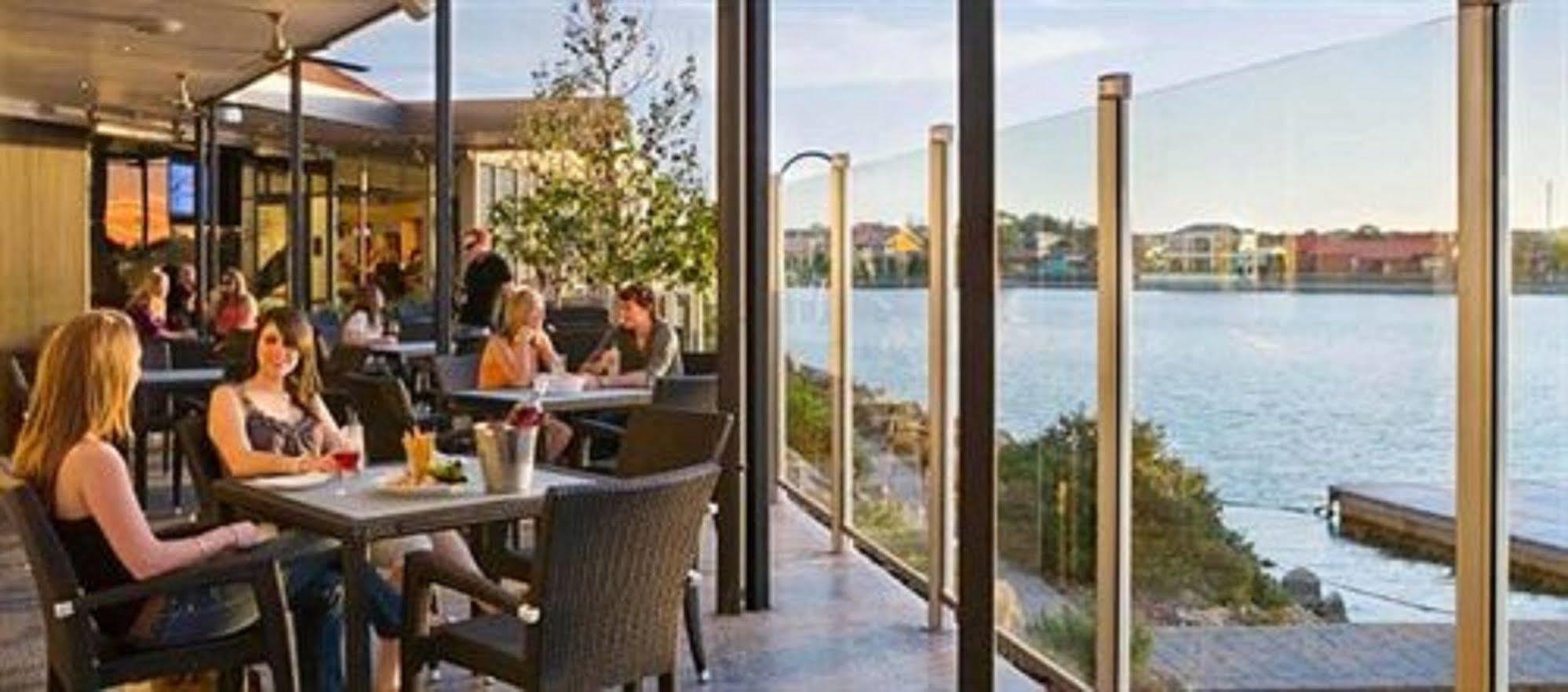 Hotel Lakes