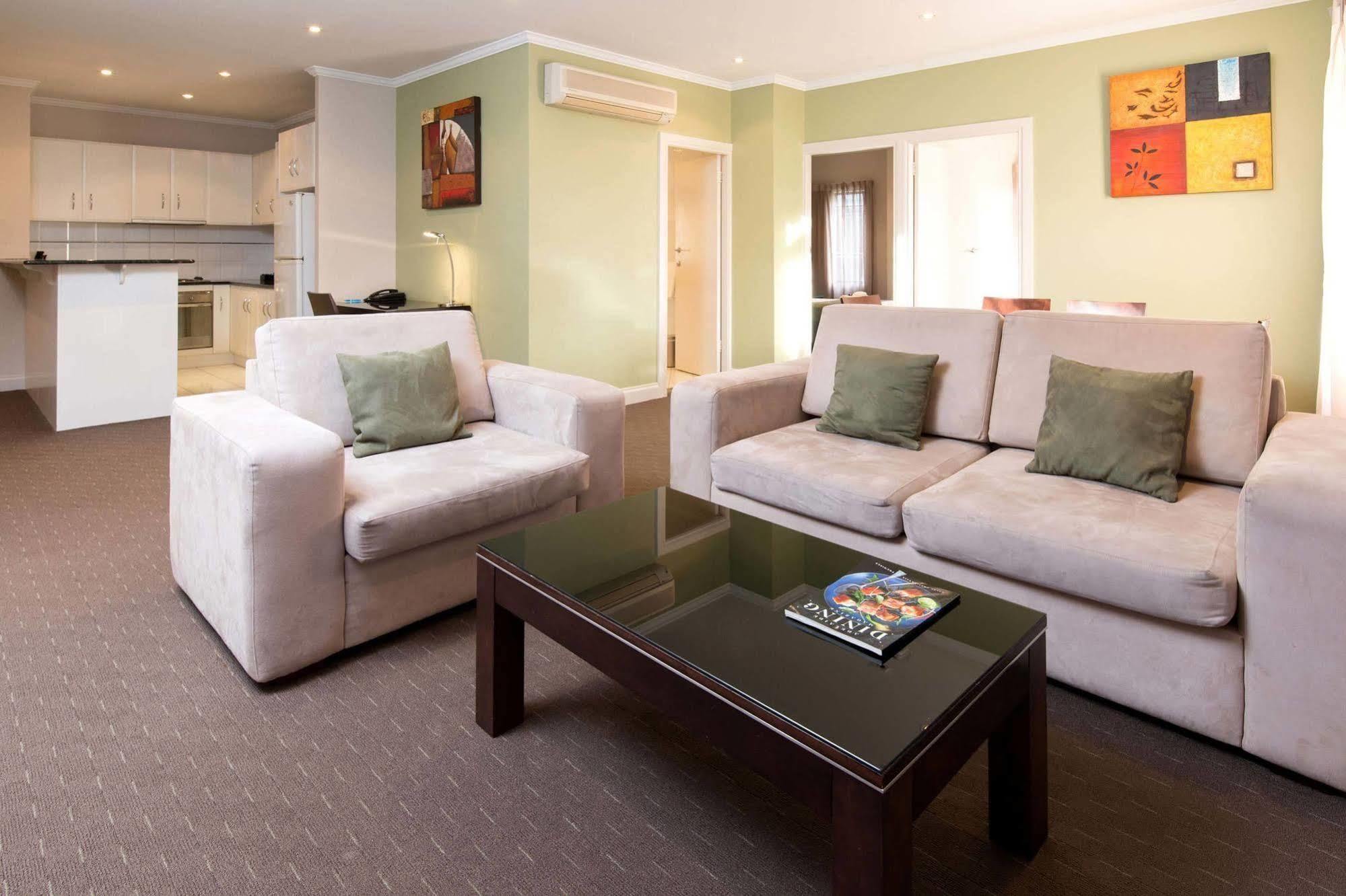 Frome Aparthotel 4*