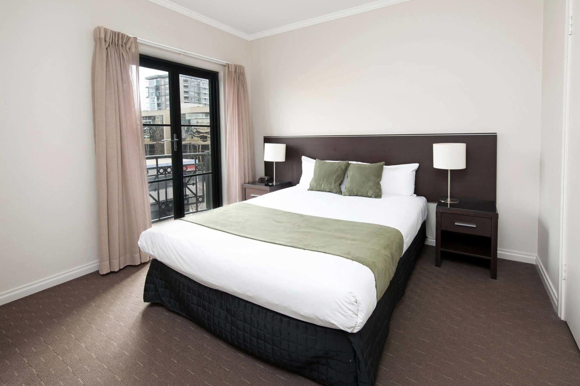 Frome Aparthotel 4*