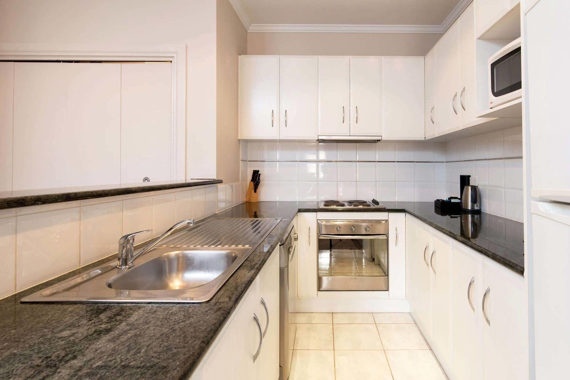 Frome Aparthotel 4*