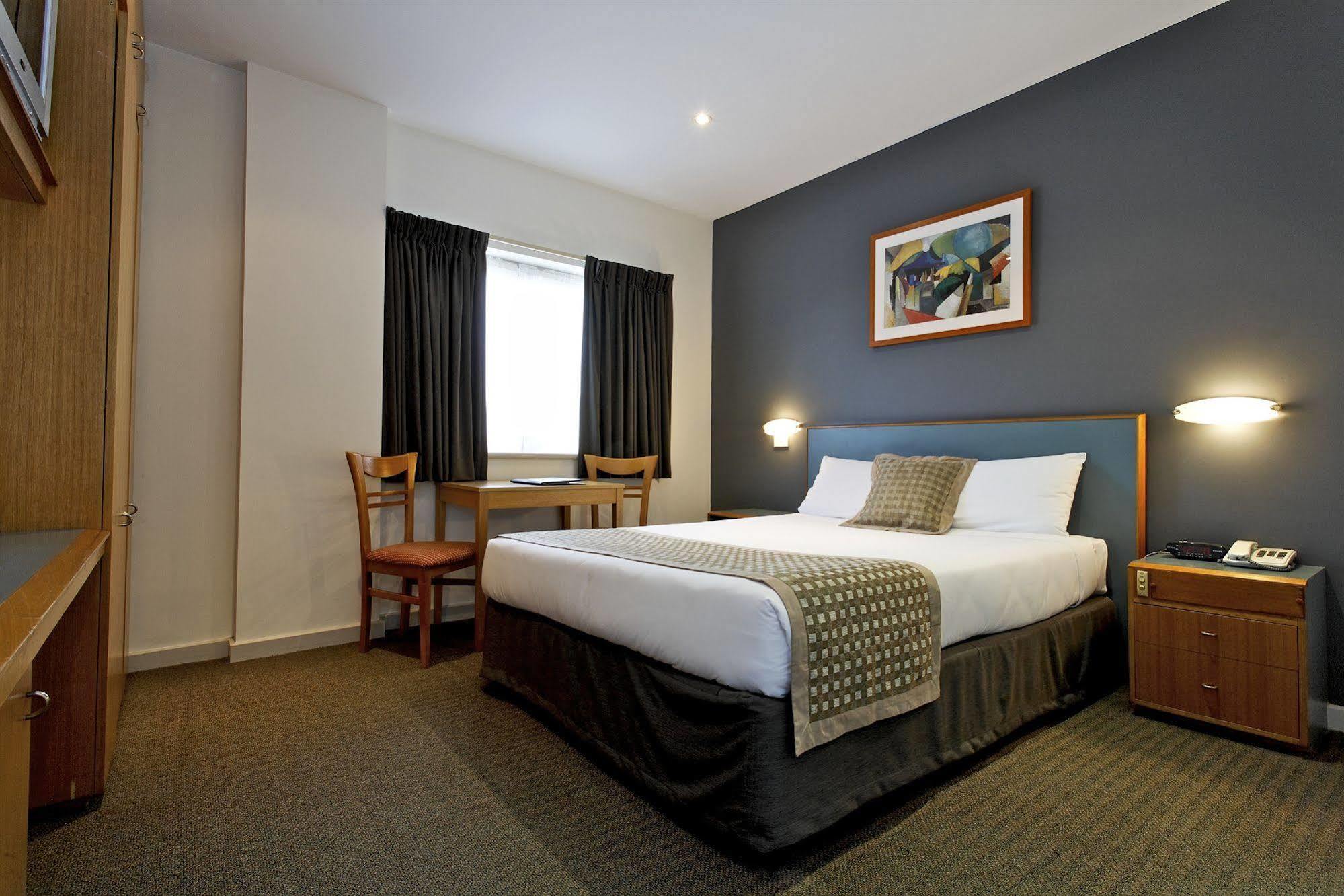 Aparthotel Breakfree Directors