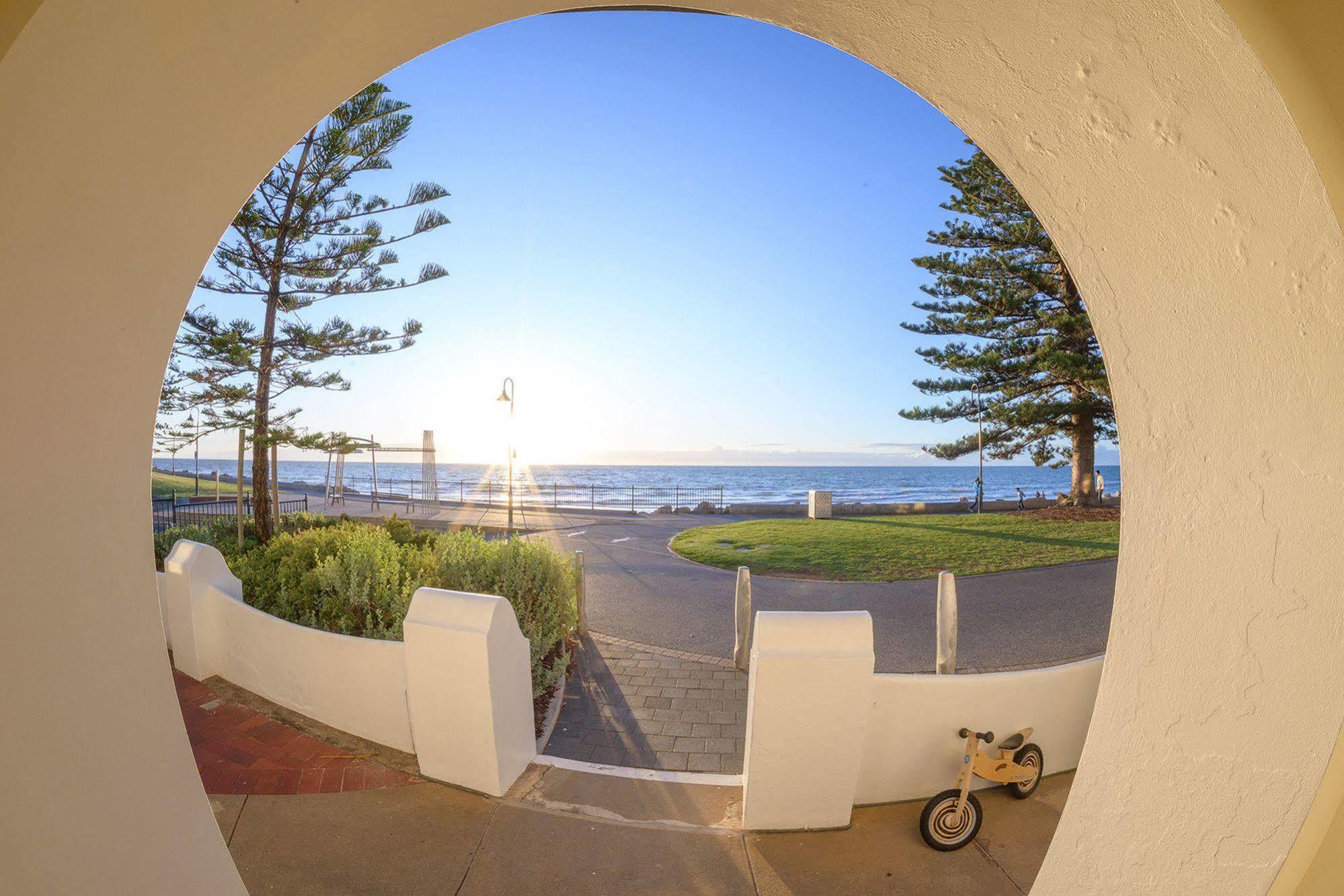Aparthotel Seawall Adelaide