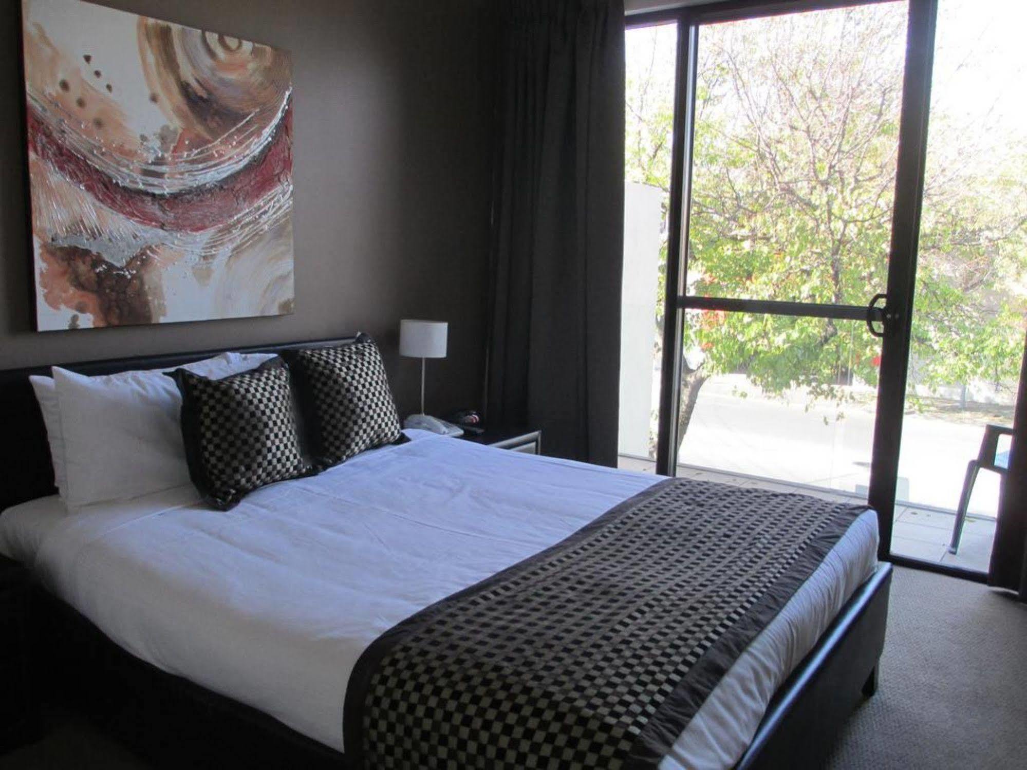 Rnr 4* Adelaide