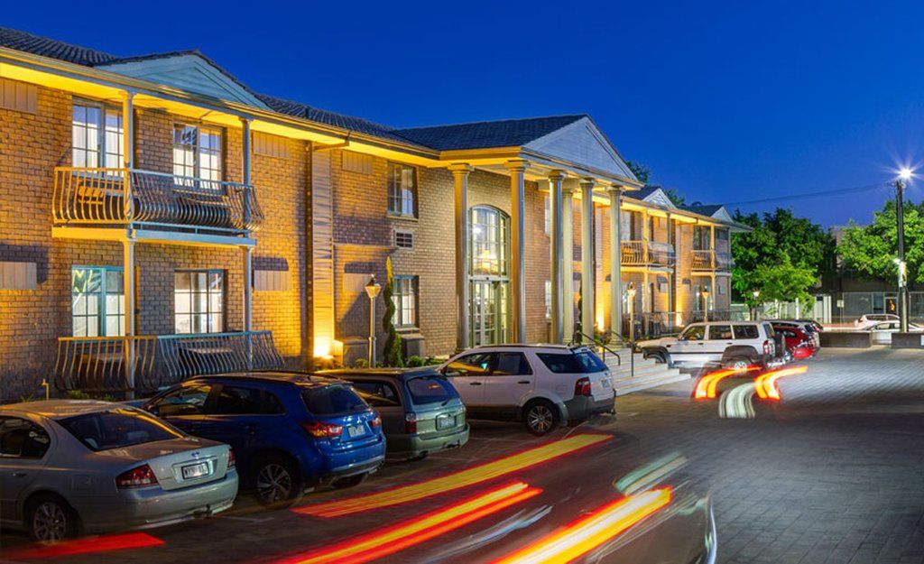Adelaide Inn Hotel 4*