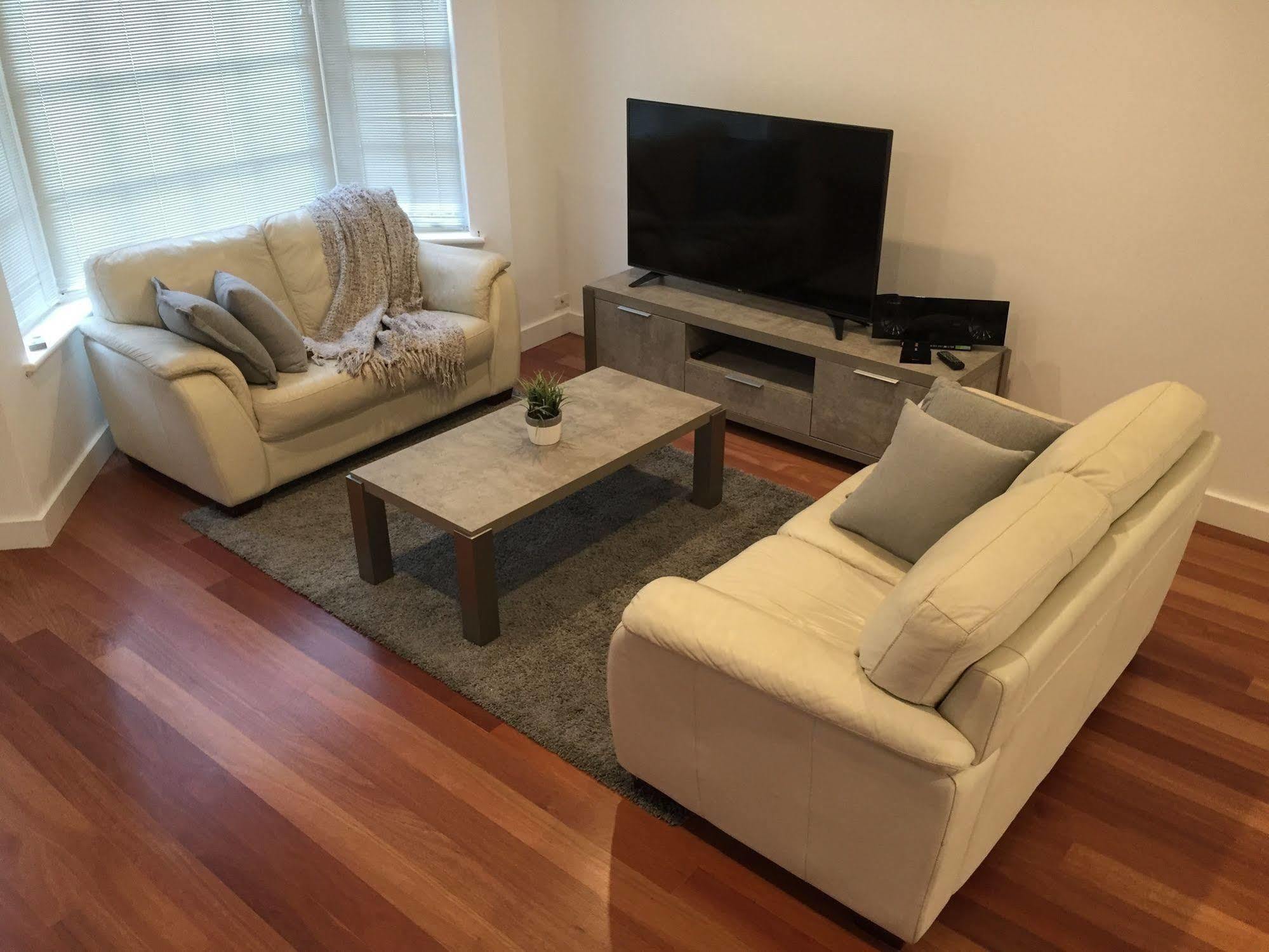 Chic Townhouse In North * Adelaide