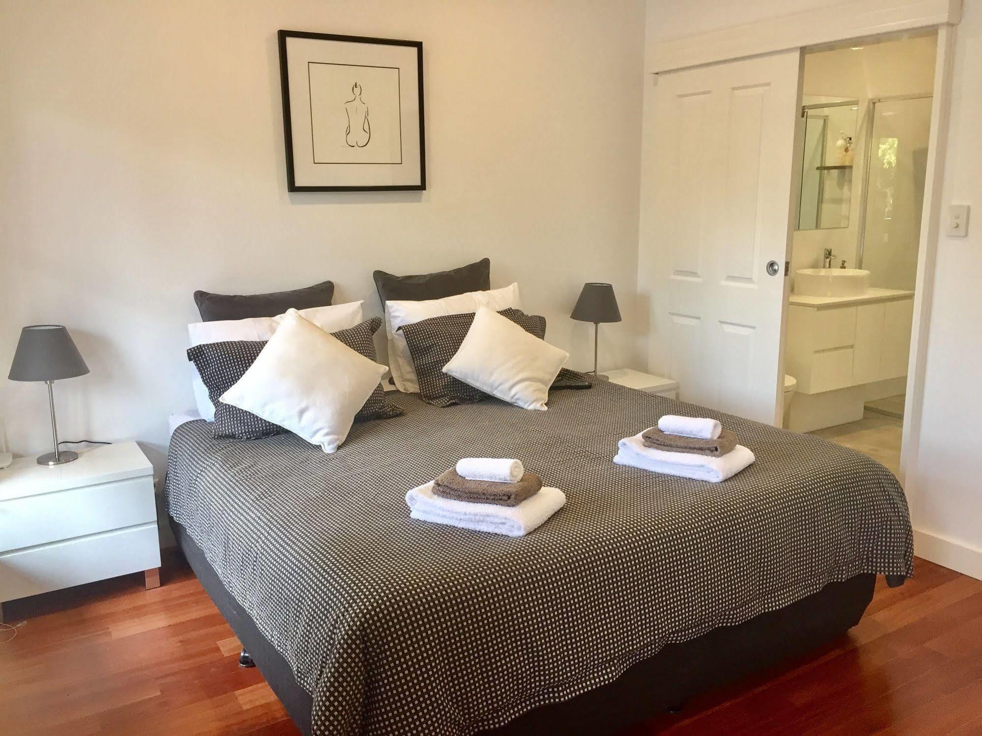 Holiday home Chic Townhouse In North