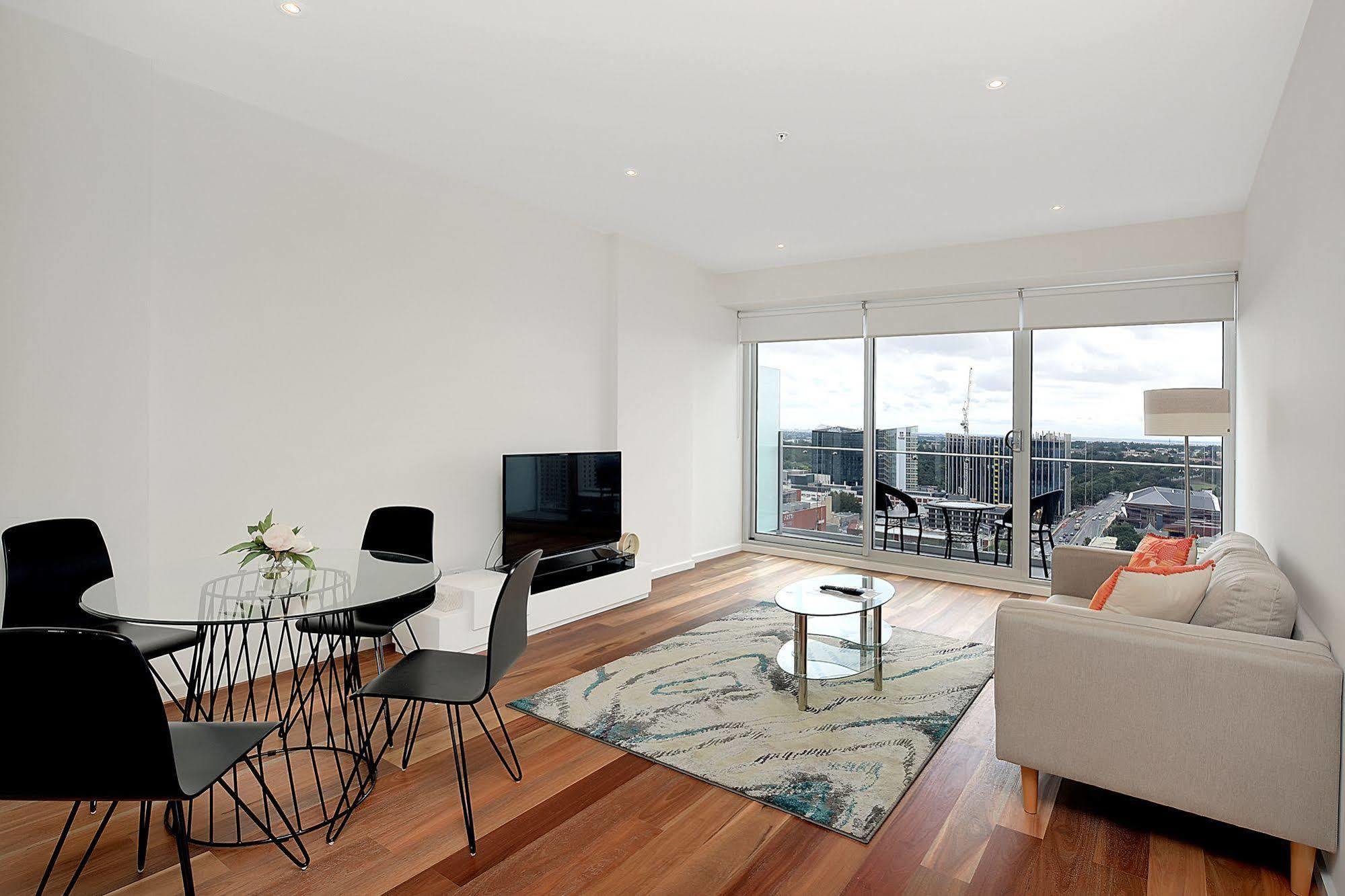 Vision On Morphett Central Aparthotel