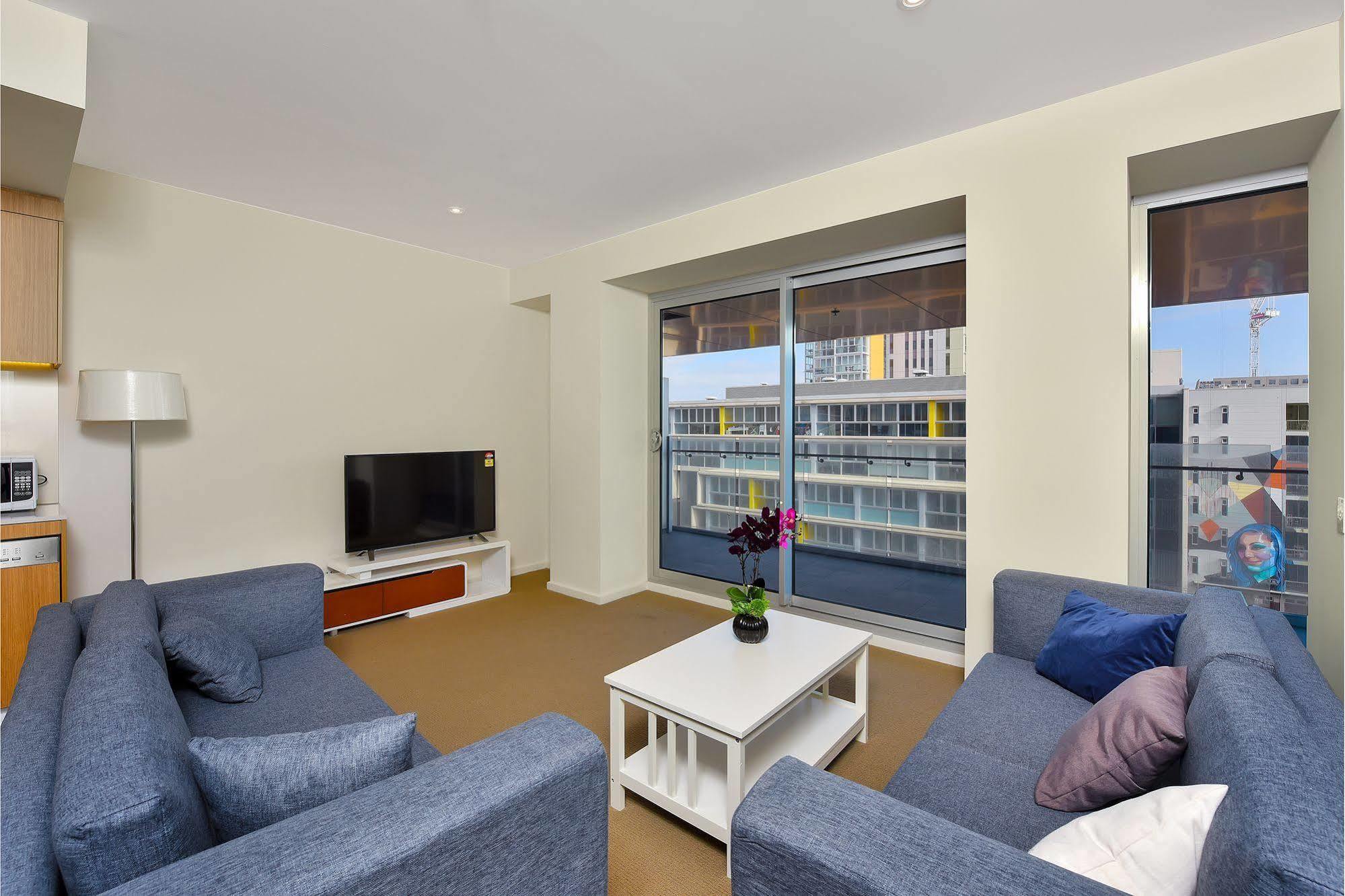 Aparthotel Vision On Morphett Central 4*