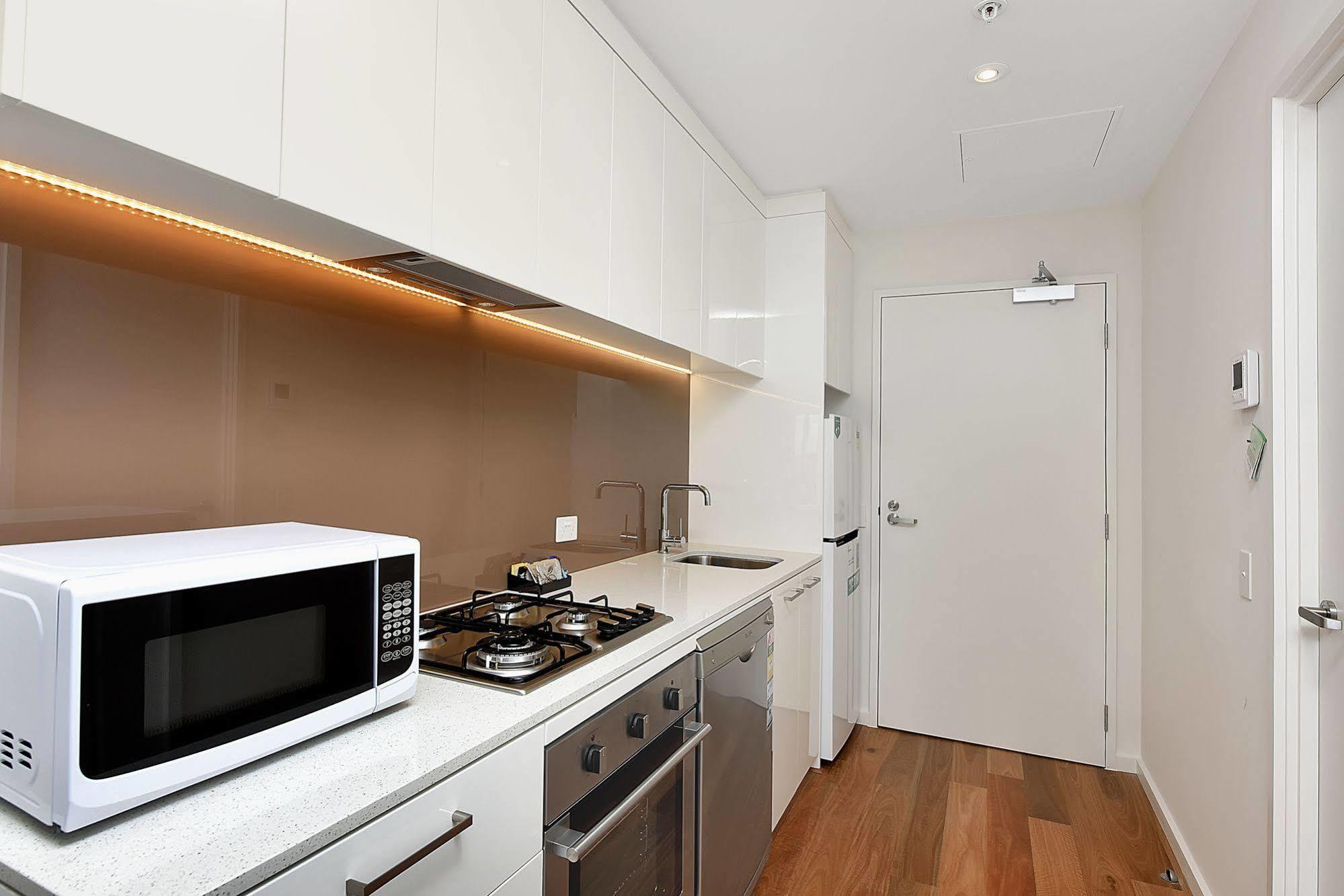 Vision On Morphett Central Aparthotel 4*