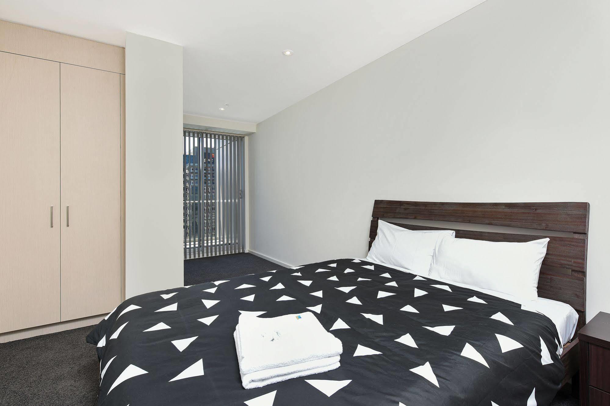 Aparthotel Vision On Morphett Central 4*