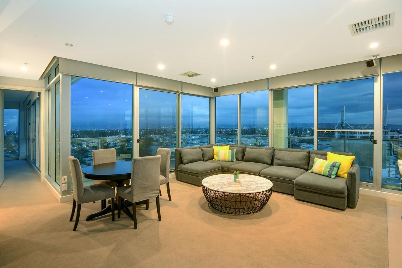 Glenelg Skyline Penthouse - Wifi Holiday home Adelaide