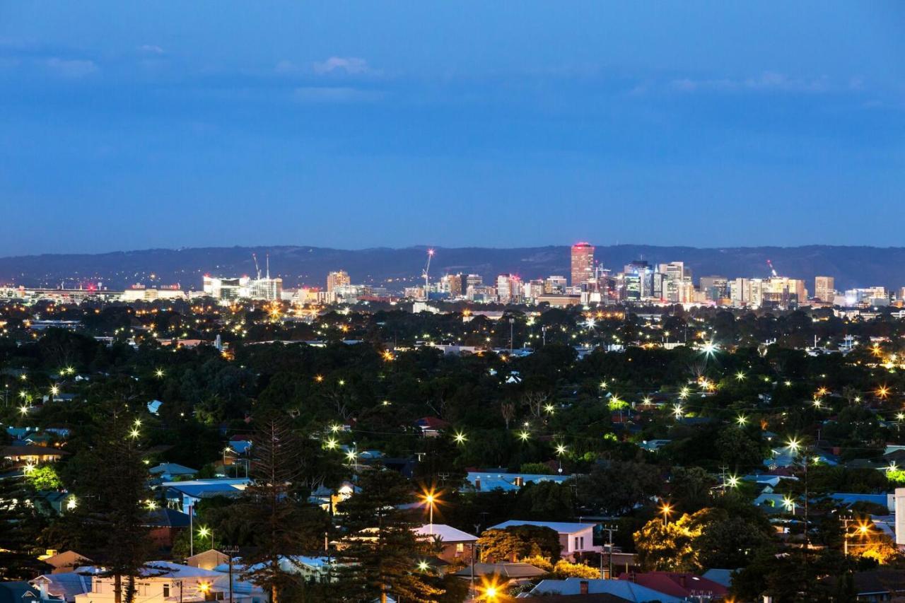Glenelg Skyline Penthouse - Wifi Holiday home Adelaide